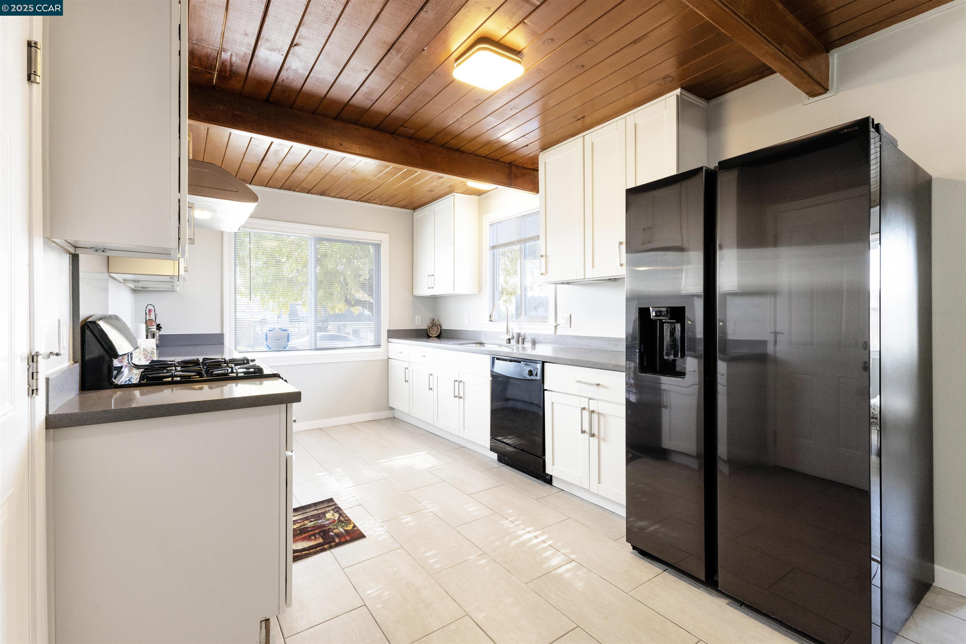 Detail Gallery Image 10 of 43 For 3141 Fairmede Dr, Richmond,  CA 94806 - 4 Beds | 2 Baths