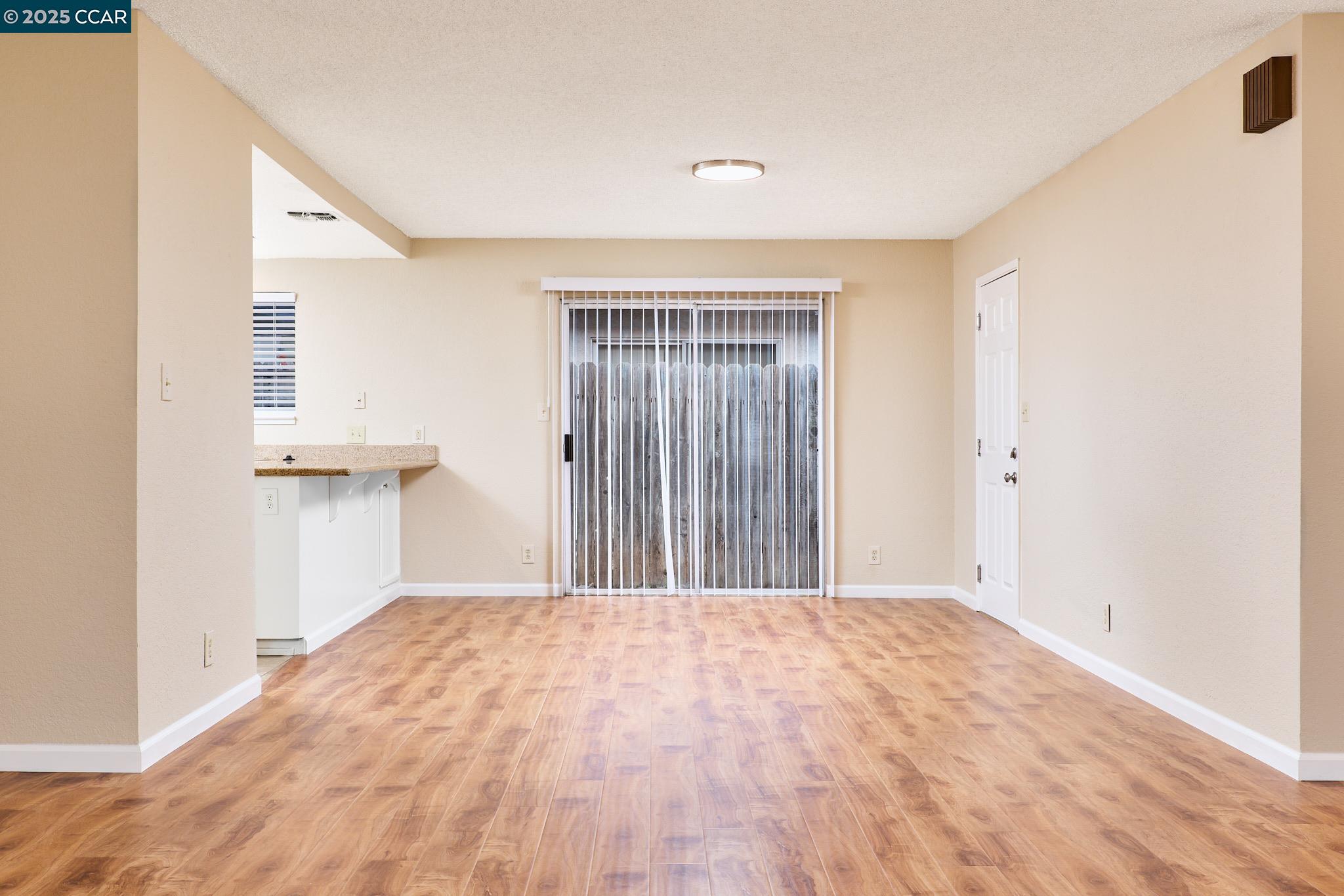 Detail Gallery Image 11 of 22 For 4413 76th St, Sacramento,  CA 95820 - 3 Beds | 2 Baths