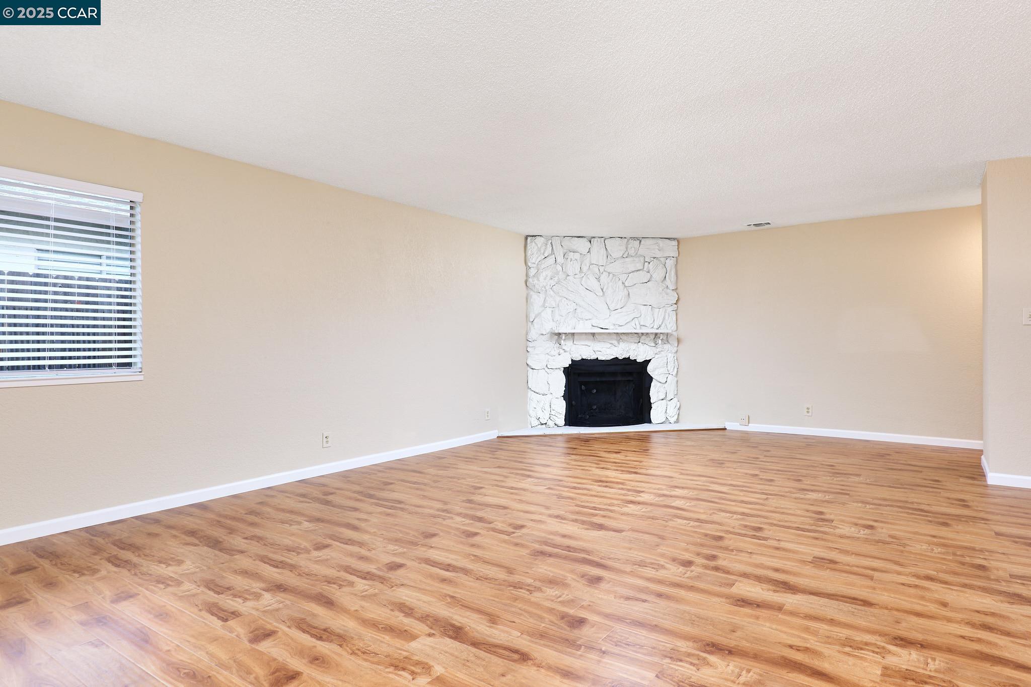 Detail Gallery Image 8 of 22 For 4413 76th St, Sacramento,  CA 95820 - 3 Beds | 2 Baths