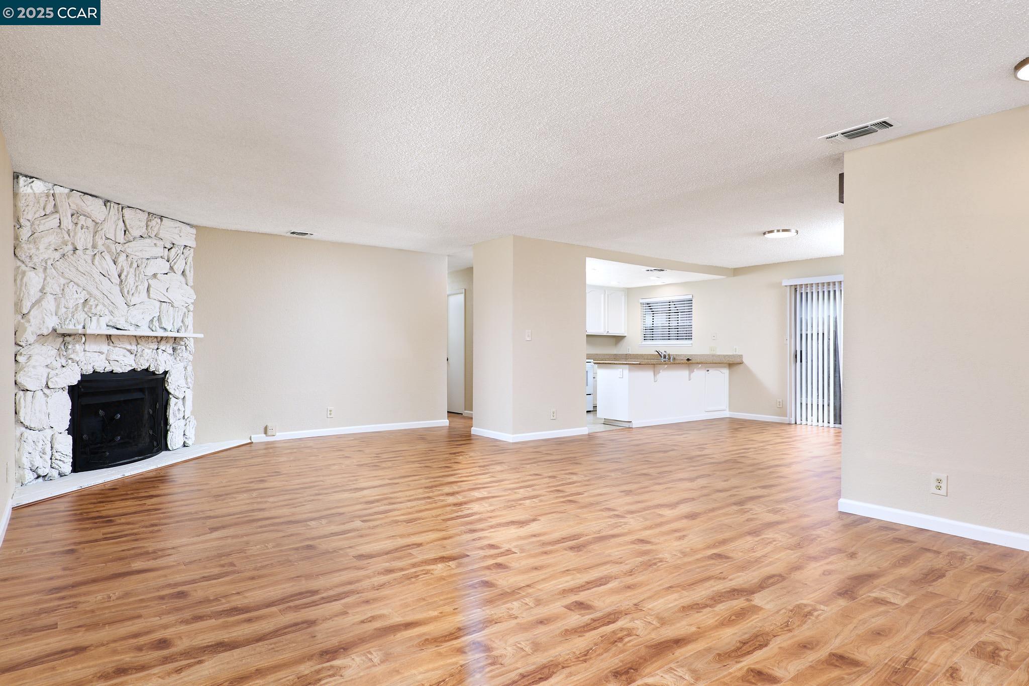 Detail Gallery Image 9 of 22 For 4413 76th St, Sacramento,  CA 95820 - 3 Beds | 2 Baths