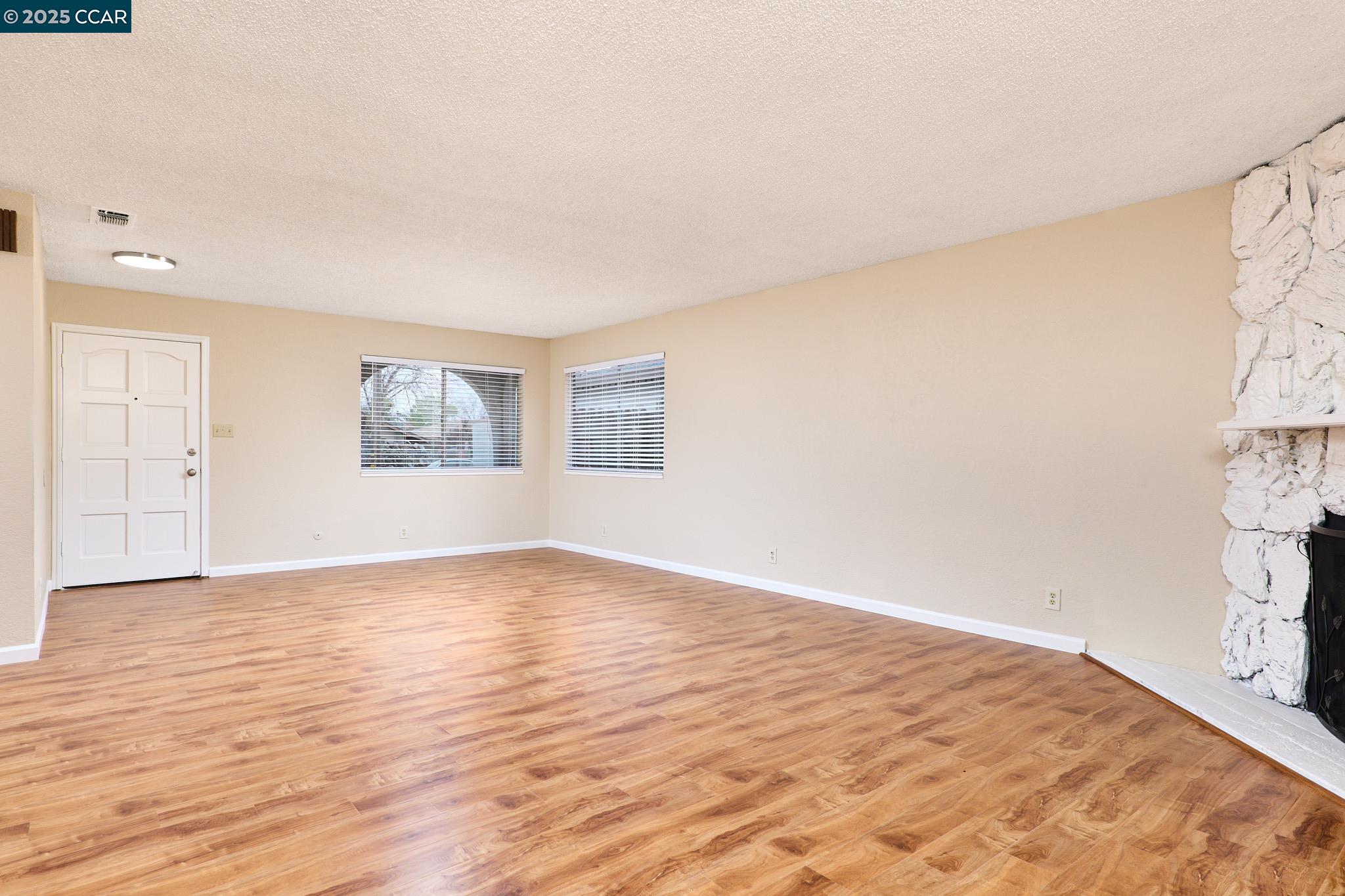 Detail Gallery Image 10 of 22 For 4413 76th St, Sacramento,  CA 95820 - 3 Beds | 2 Baths