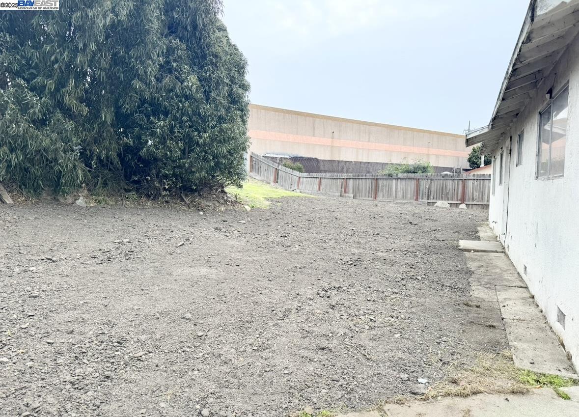 Detail Gallery Image 3 of 16 For 2147 Murphy Dr, San Pablo,  CA 94806 - 3 Beds | 2 Baths