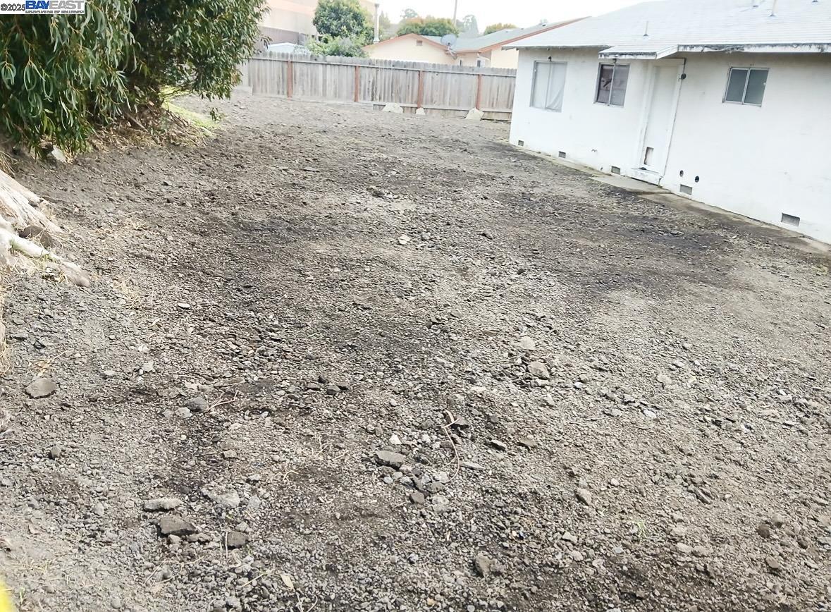 Detail Gallery Image 4 of 16 For 2147 Murphy Dr, San Pablo,  CA 94806 - 3 Beds | 2 Baths