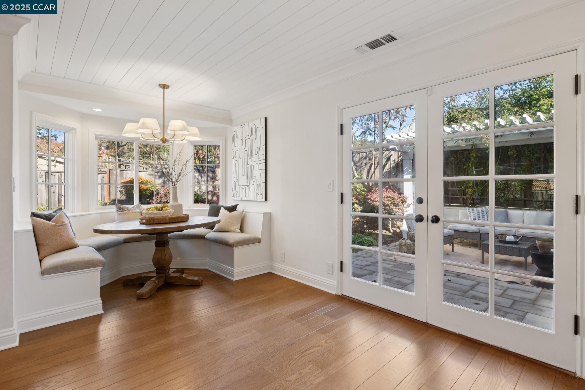 Detail Gallery Image 18 of 60 For 104 Van Ripper Ln, Orinda,  CA 94563 - 6 Beds | 4/1 Baths