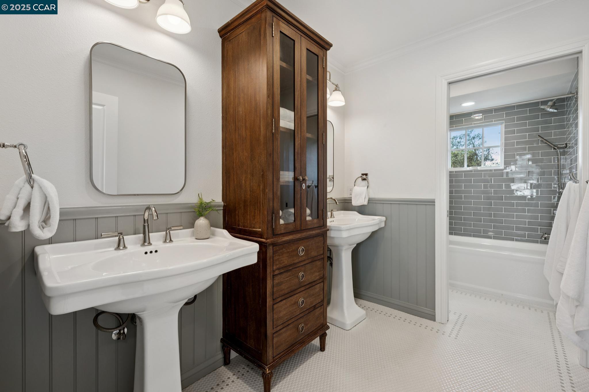 Detail Gallery Image 35 of 60 For 104 Van Ripper Ln, Orinda,  CA 94563 - 6 Beds | 4/1 Baths