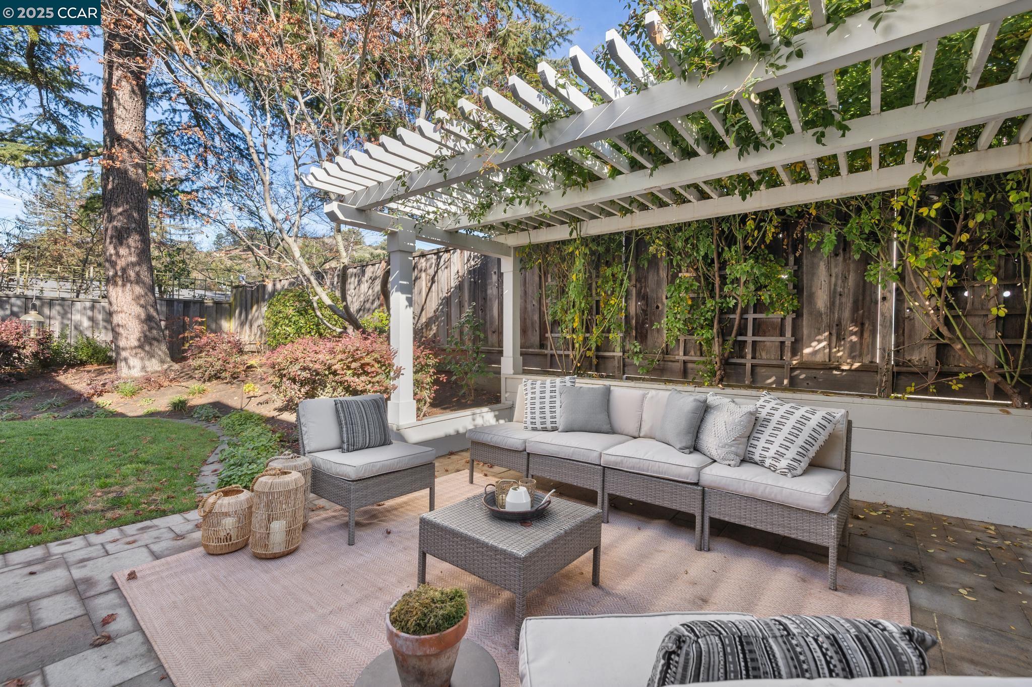 Detail Gallery Image 46 of 60 For 104 Van Ripper Ln, Orinda,  CA 94563 - 6 Beds | 4/1 Baths