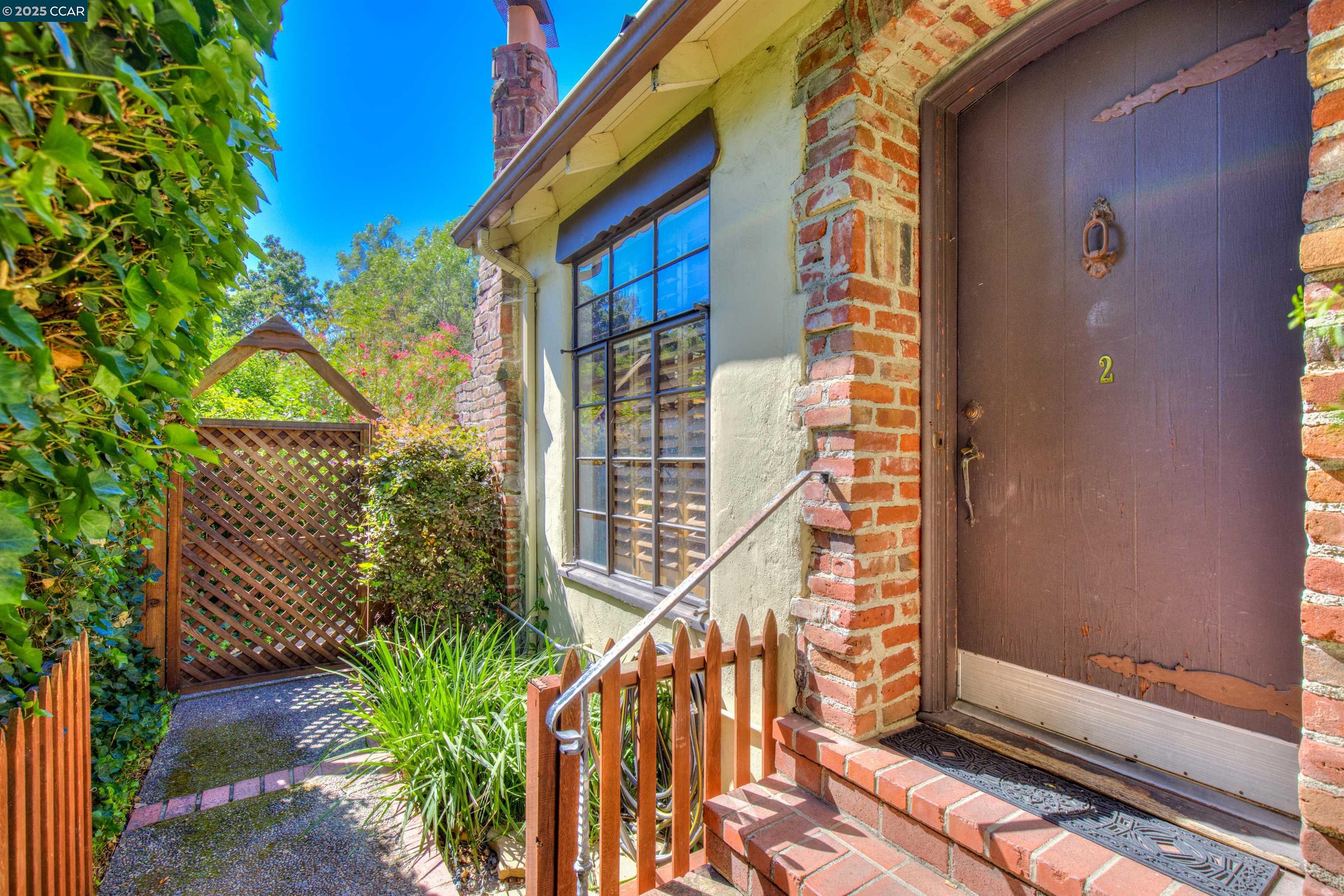 Detail Gallery Image 2 of 30 For Carmel Dr 1 and 2,  Walnut Creek,  CA 94596 - 3 Beds | 2 Baths