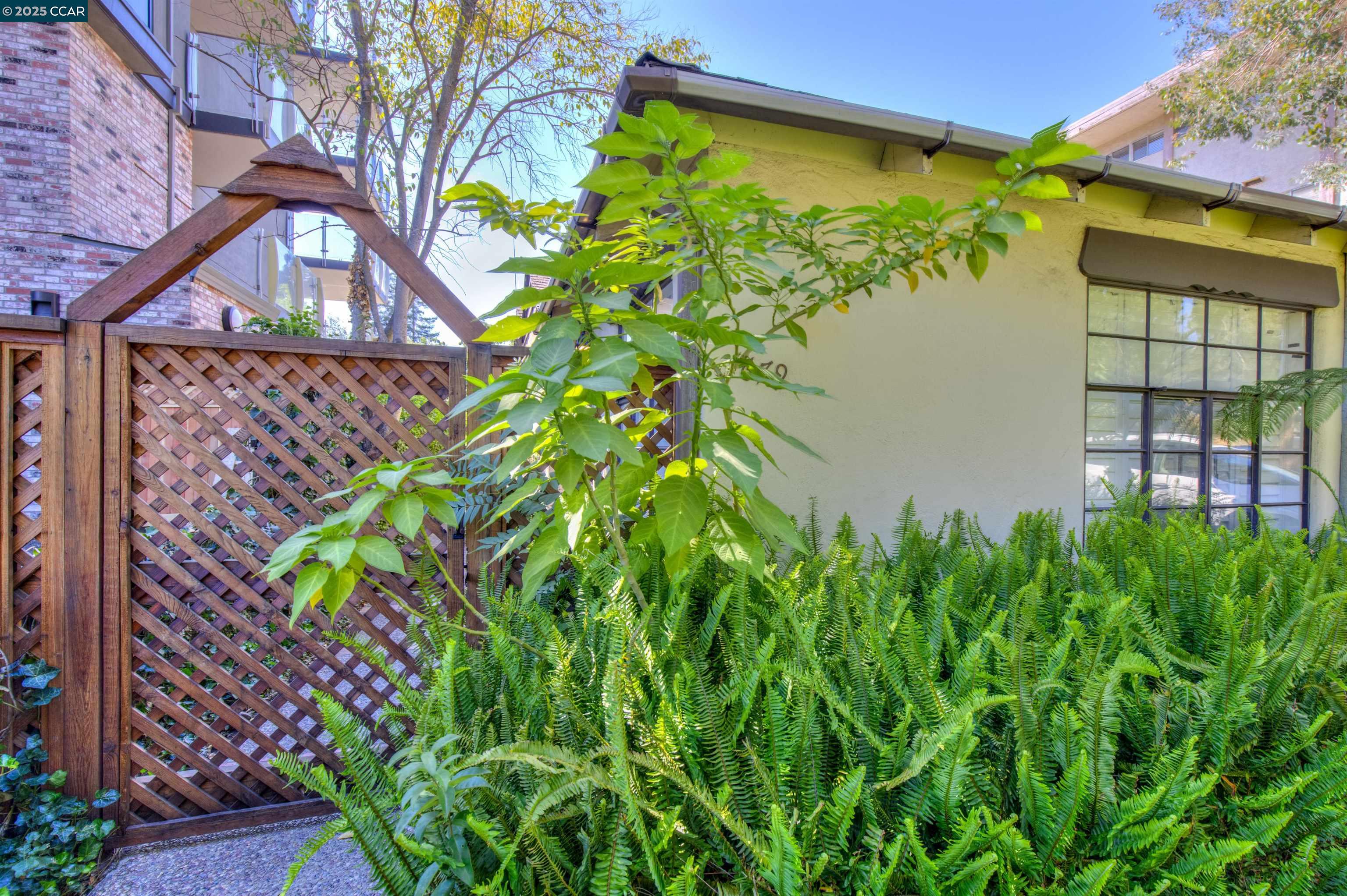 Detail Gallery Image 3 of 30 For Carmel Dr 1 and 2,  Walnut Creek,  CA 94596 - 3 Beds | 2 Baths