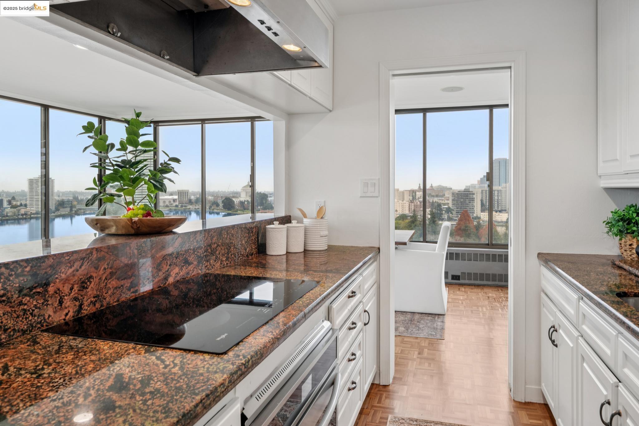 Detail Gallery Image 12 of 42 For 565 Bellevue Ave. #1502,  Oakland,  CA 94610 - 2 Beds | 2 Baths