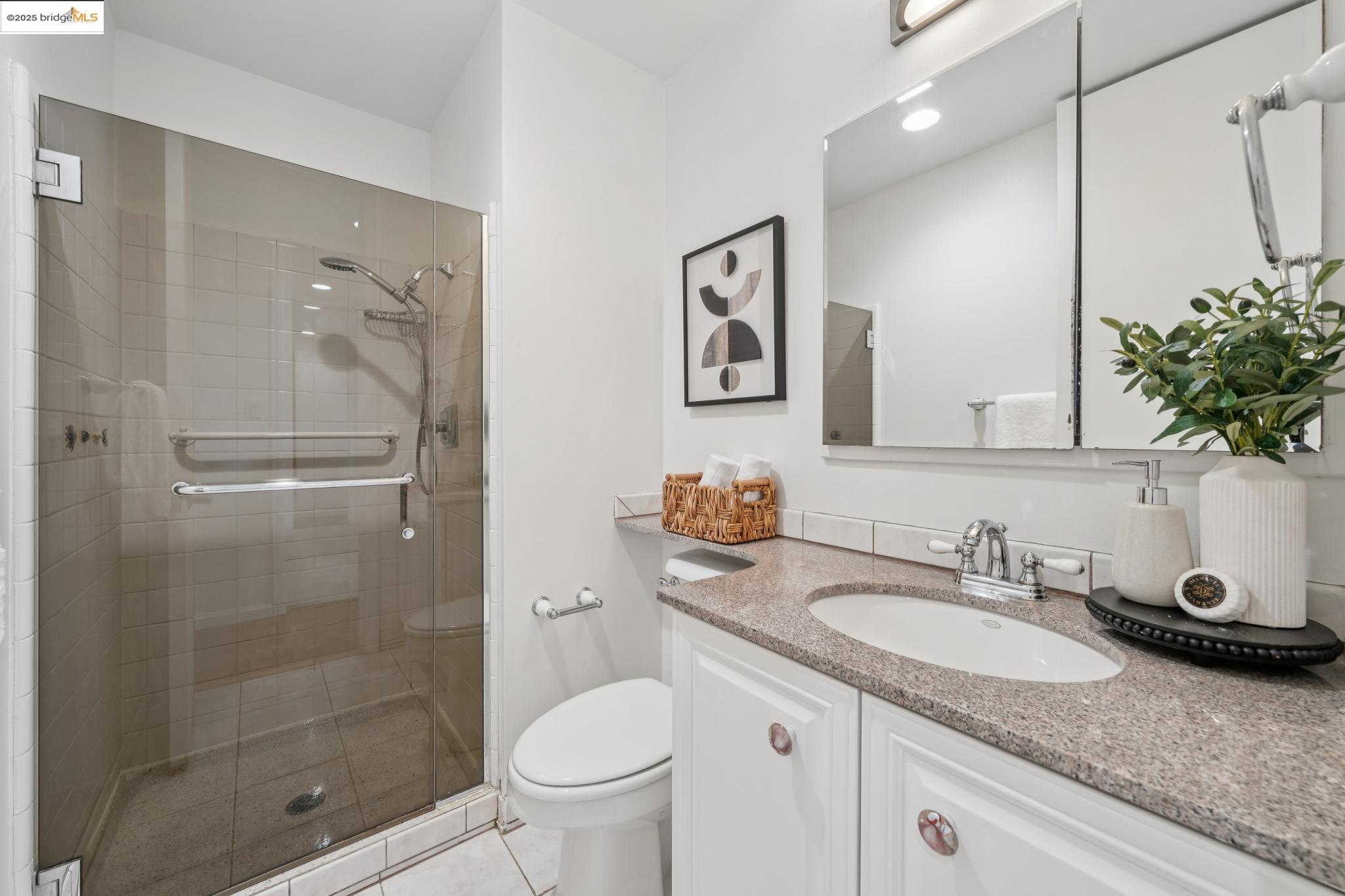 Detail Gallery Image 20 of 42 For 565 Bellevue Ave. #1502,  Oakland,  CA 94610 - 2 Beds | 2 Baths
