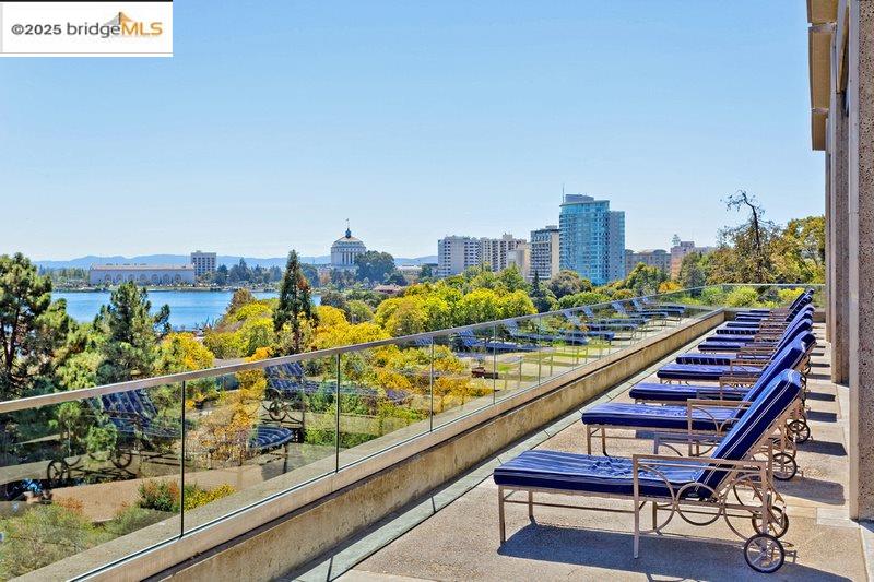 Detail Gallery Image 26 of 42 For 565 Bellevue Ave. #1502,  Oakland,  CA 94610 - 2 Beds | 2 Baths