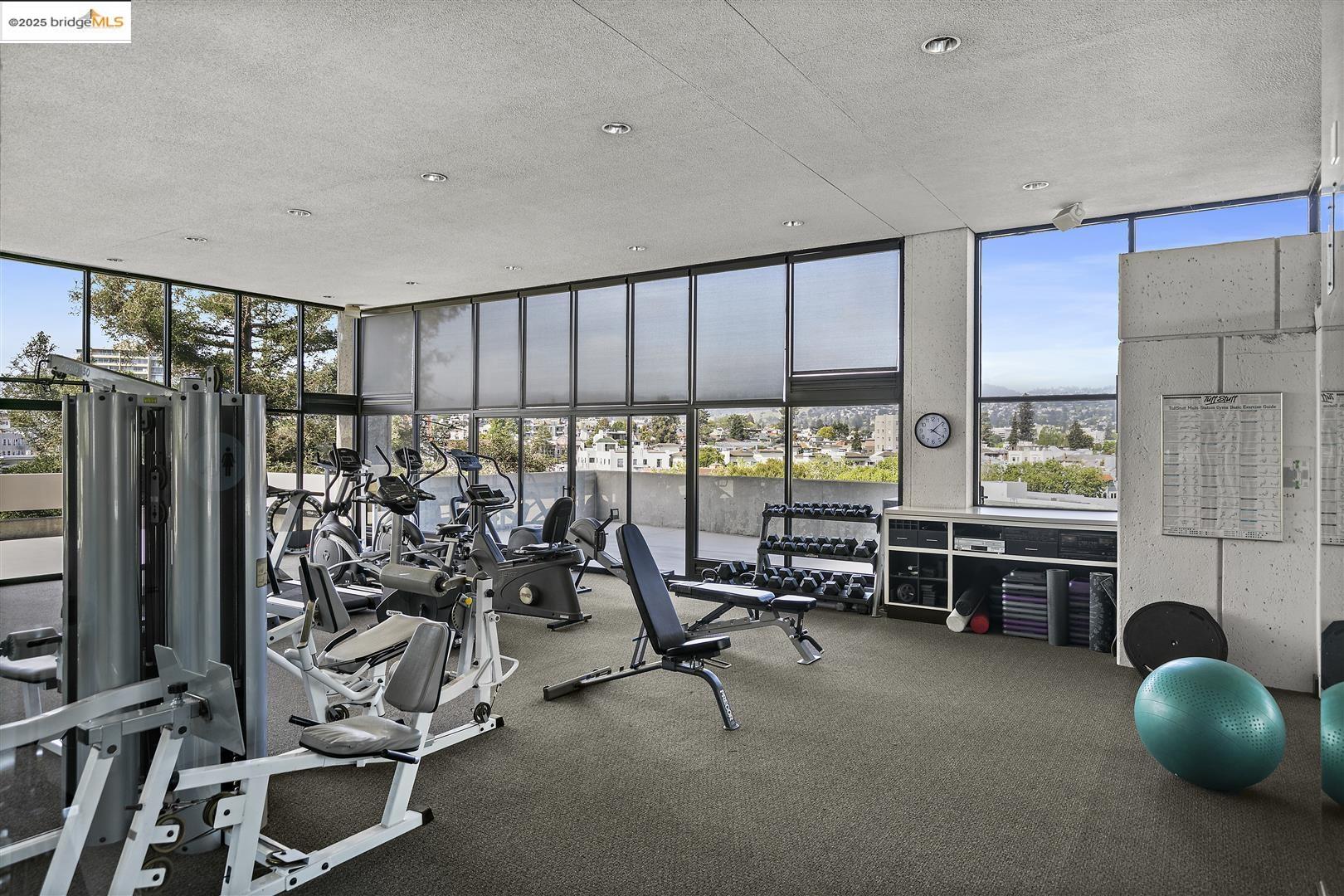 Detail Gallery Image 28 of 42 For 565 Bellevue Ave. #1502,  Oakland,  CA 94610 - 2 Beds | 2 Baths