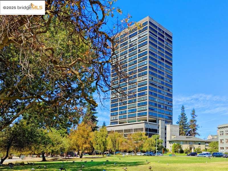 Detail Gallery Image 39 of 42 For 565 Bellevue Ave. #1502,  Oakland,  CA 94610 - 2 Beds | 2 Baths