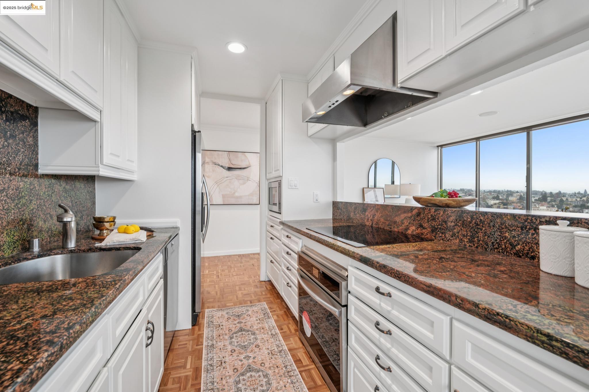 Detail Gallery Image 9 of 42 For 565 Bellevue Ave. #1502,  Oakland,  CA 94610 - 2 Beds | 2 Baths