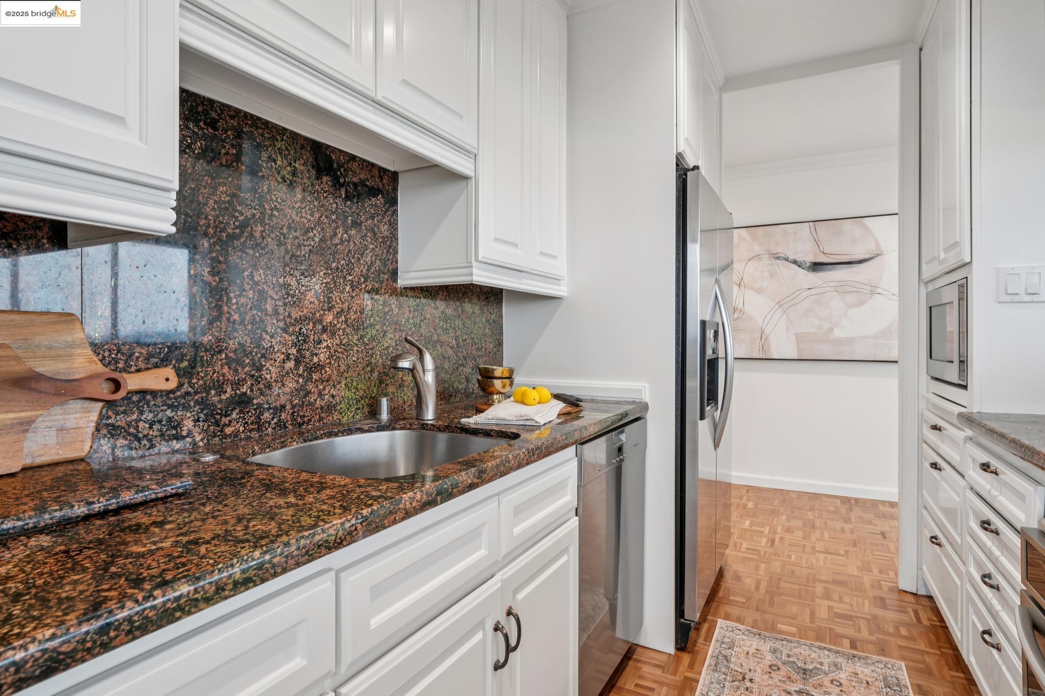 Detail Gallery Image 10 of 42 For 565 Bellevue Ave. #1502,  Oakland,  CA 94610 - 2 Beds | 2 Baths