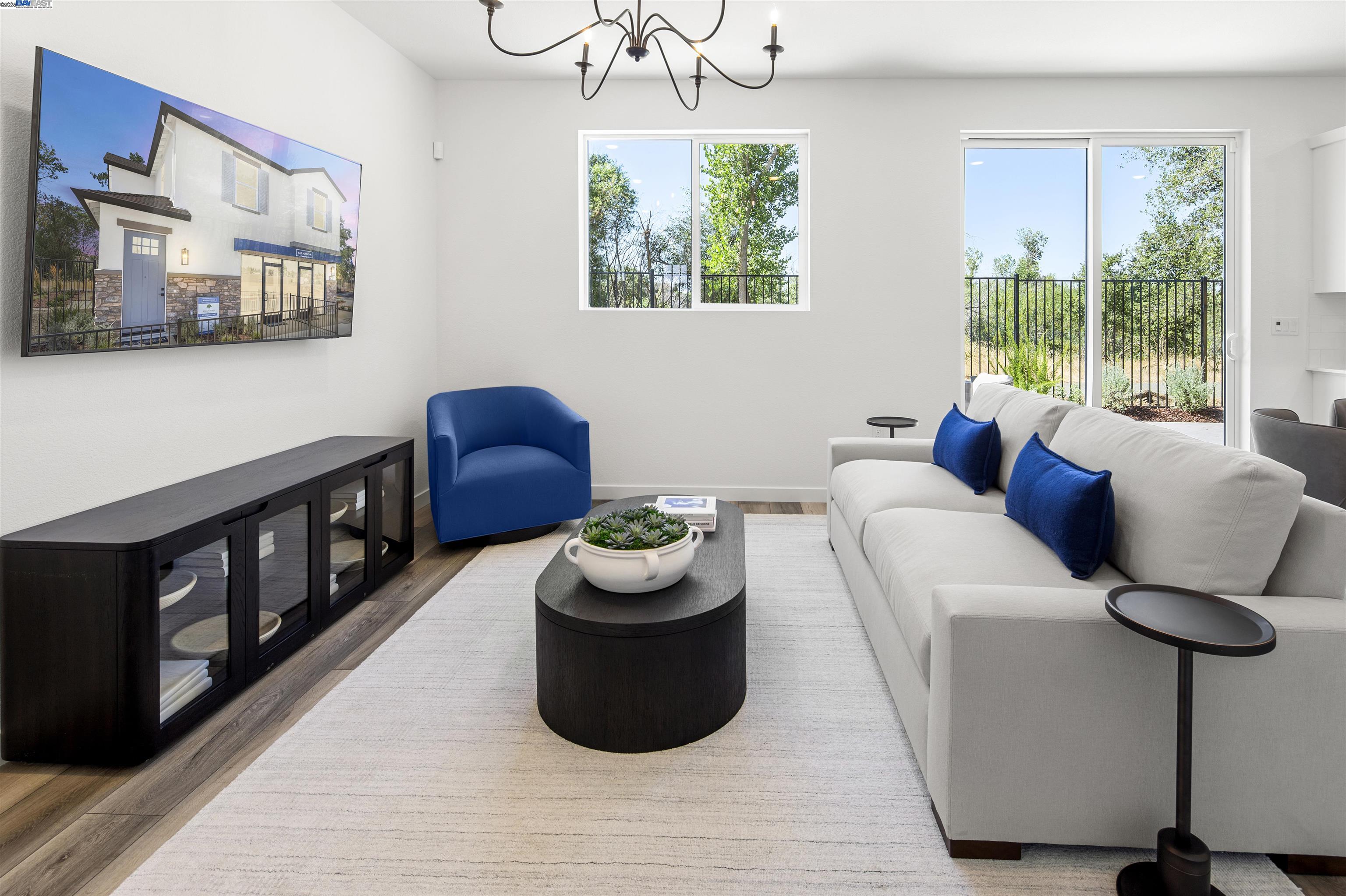 Detail Gallery Image 3 of 6 For 859 Pecan Tree Ln, Galt,  CA 95632 - 3 Beds | 2/1 Baths