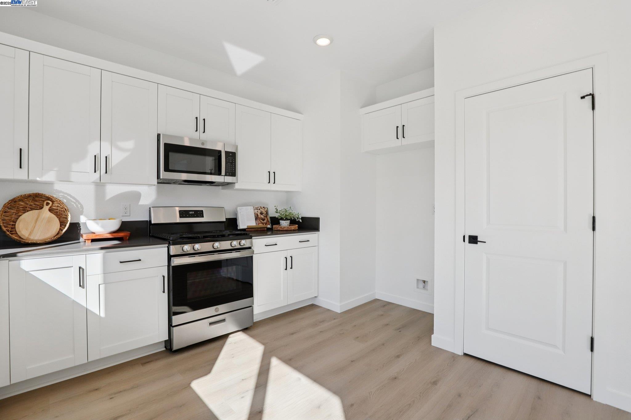 Detail Gallery Image 12 of 30 For 863 Pecan Tree Ln, Galt,  CA 95632 - 3 Beds | 2/1 Baths