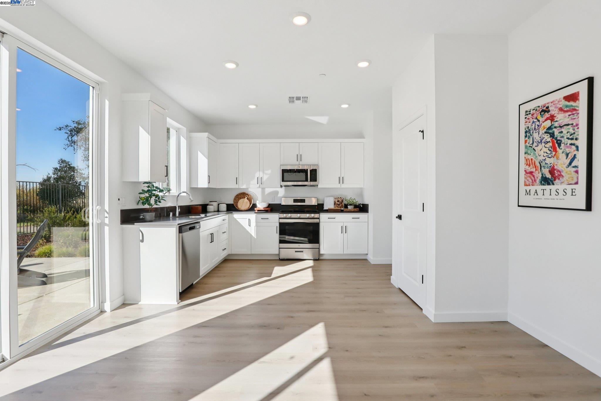 Detail Gallery Image 10 of 30 For 863 Pecan Tree Ln, Galt,  CA 95632 - 3 Beds | 2/1 Baths