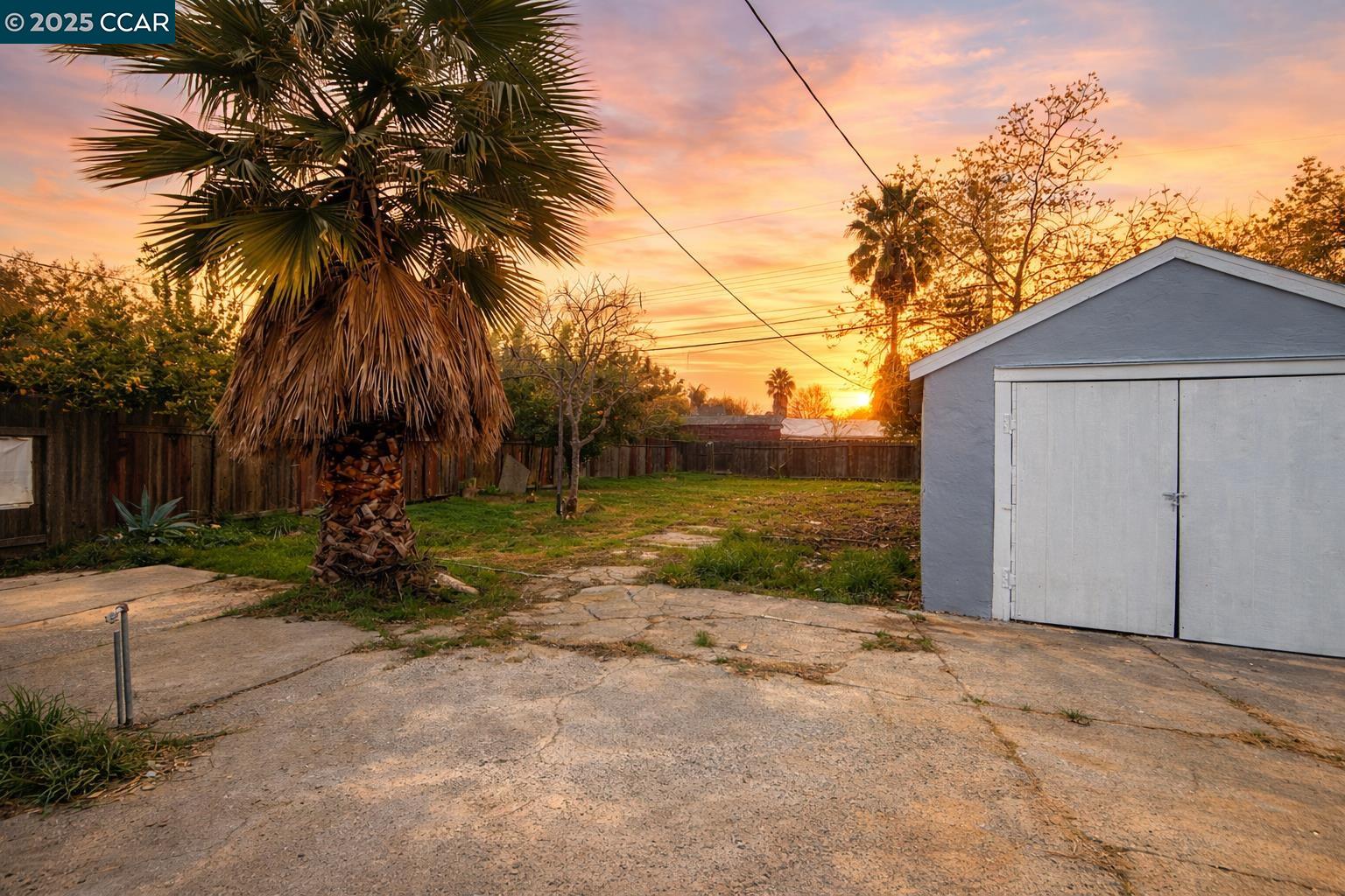 Detail Gallery Image 14 of 16 For 3743 23rd Ave, Sacramento,  CA 95820 - 3 Beds | 1 Baths