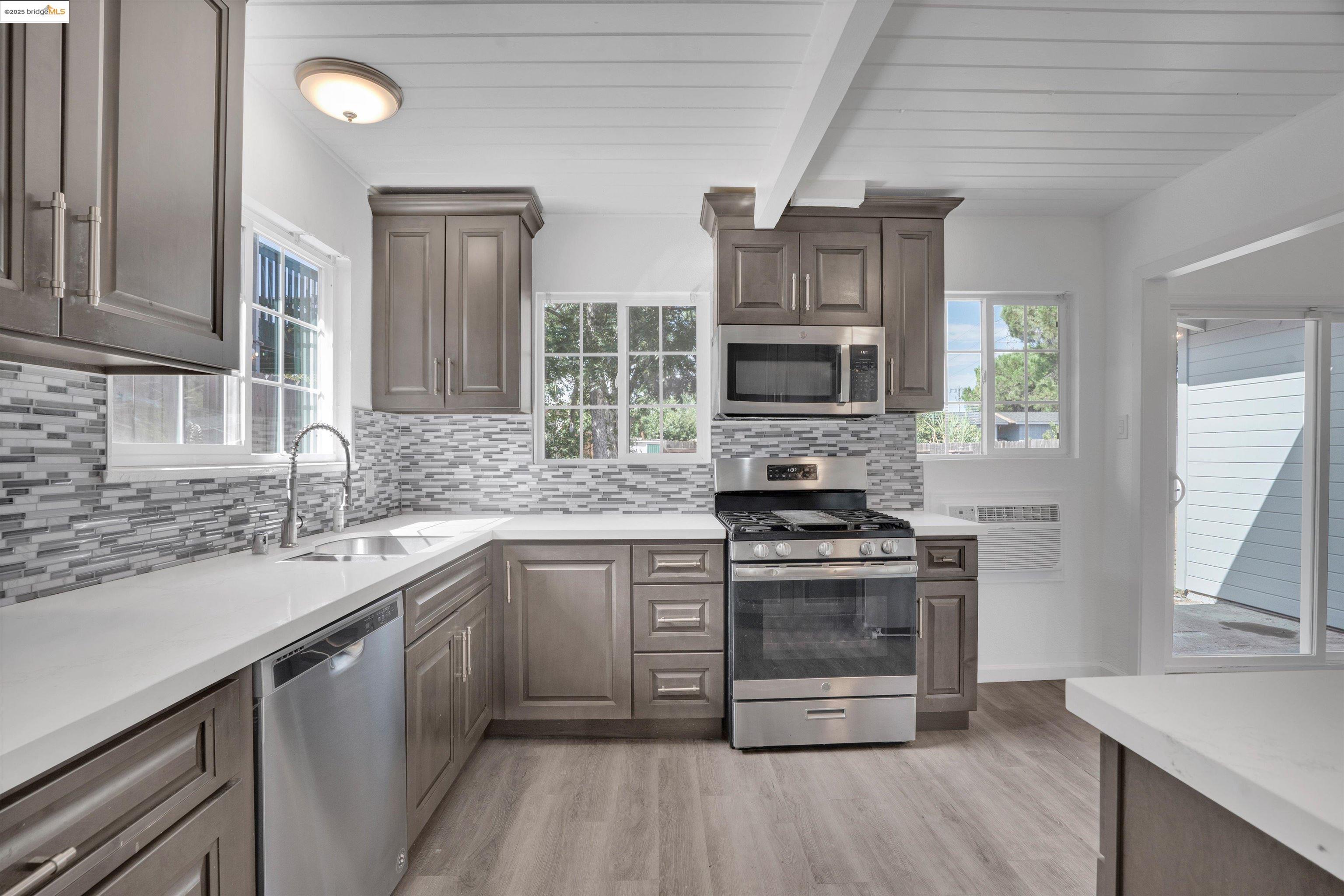 Detail Gallery Image 13 of 32 For 4 Wightman, Antioch,  CA 94509 - 3 Beds | 1 Baths