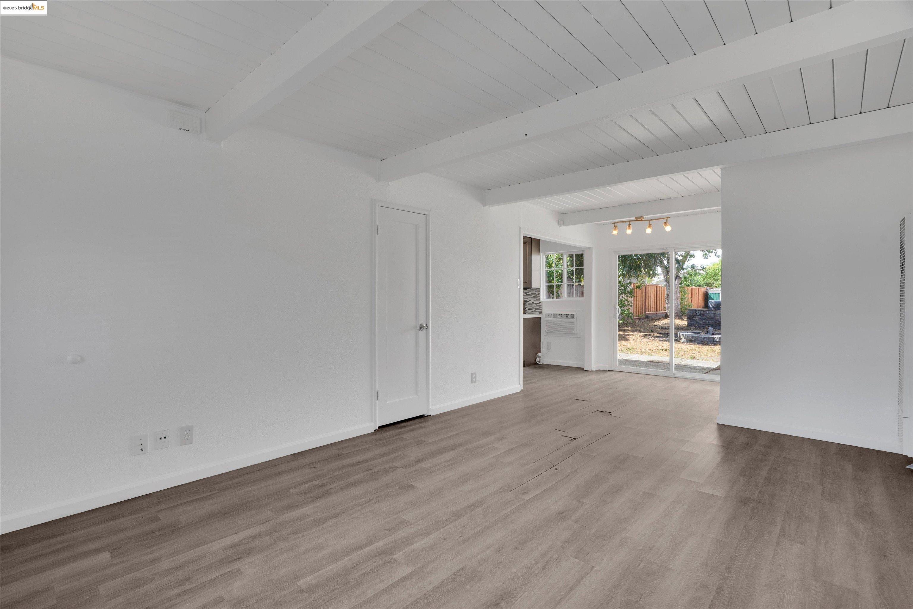 Detail Gallery Image 6 of 32 For 4 Wightman, Antioch,  CA 94509 - 3 Beds | 1 Baths