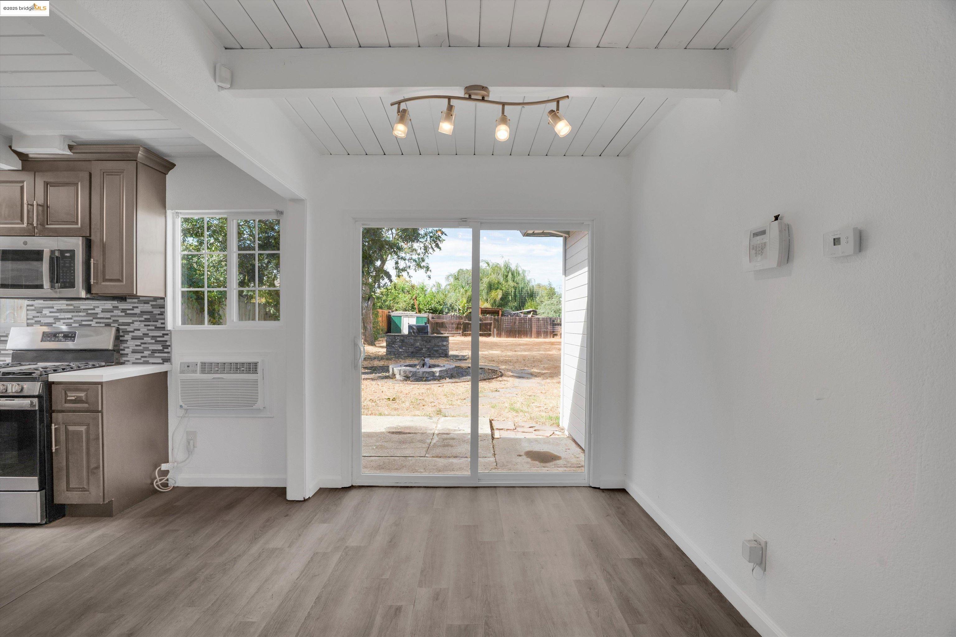 Detail Gallery Image 9 of 32 For 4 Wightman, Antioch,  CA 94509 - 3 Beds | 1 Baths