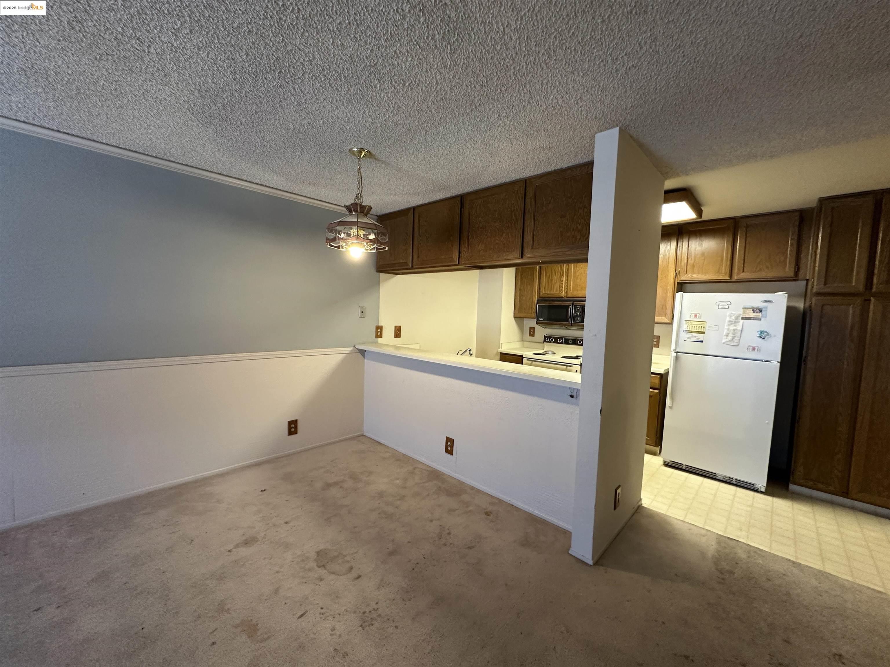 Detail Gallery Image 2 of 17 For 240 N Bayshore Blvd #303,  San Mateo,  CA 94401 - 1 Beds | 1 Baths