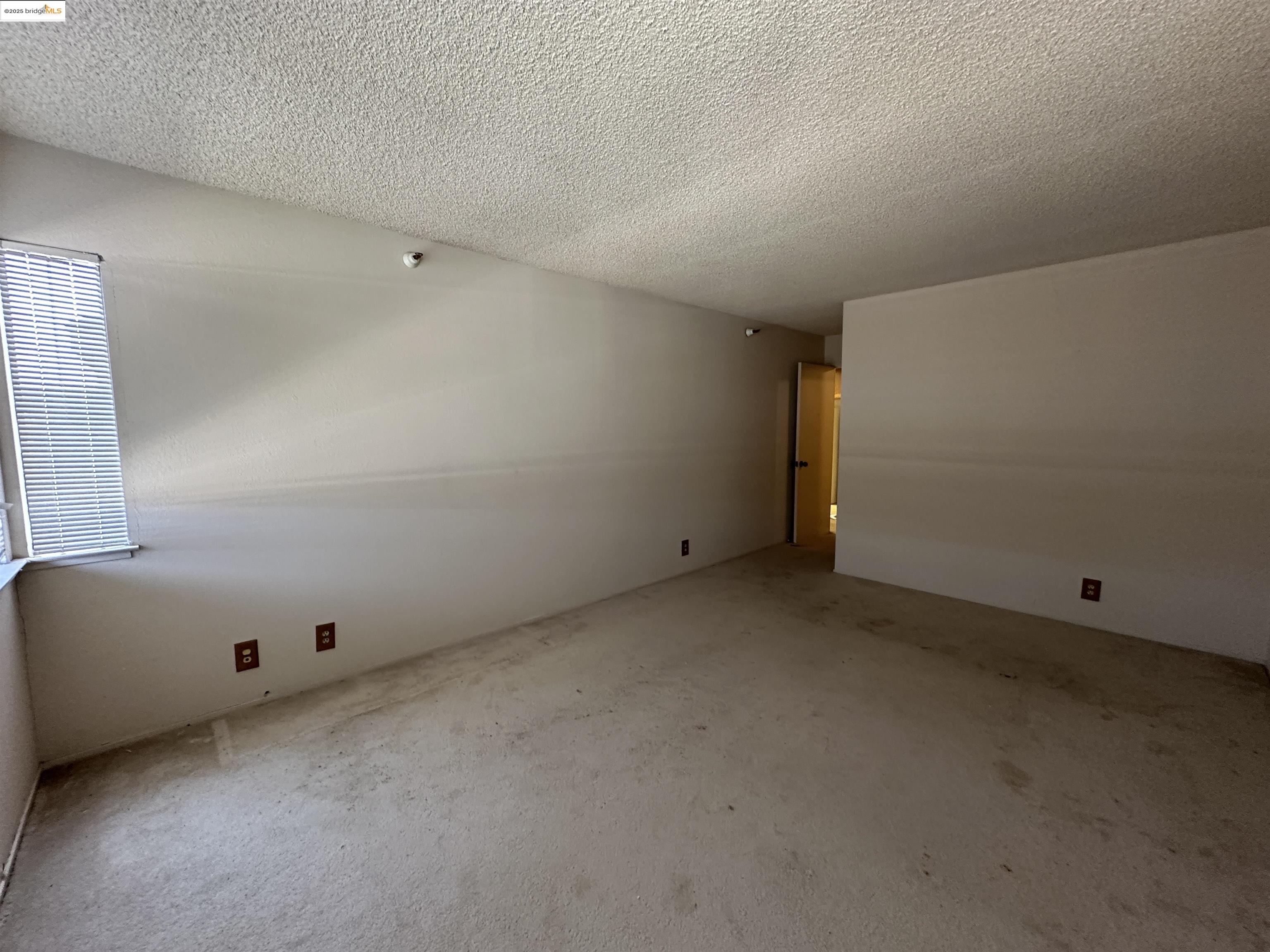 Detail Gallery Image 12 of 17 For 240 N Bayshore Blvd #303,  San Mateo,  CA 94401 - 1 Beds | 1 Baths