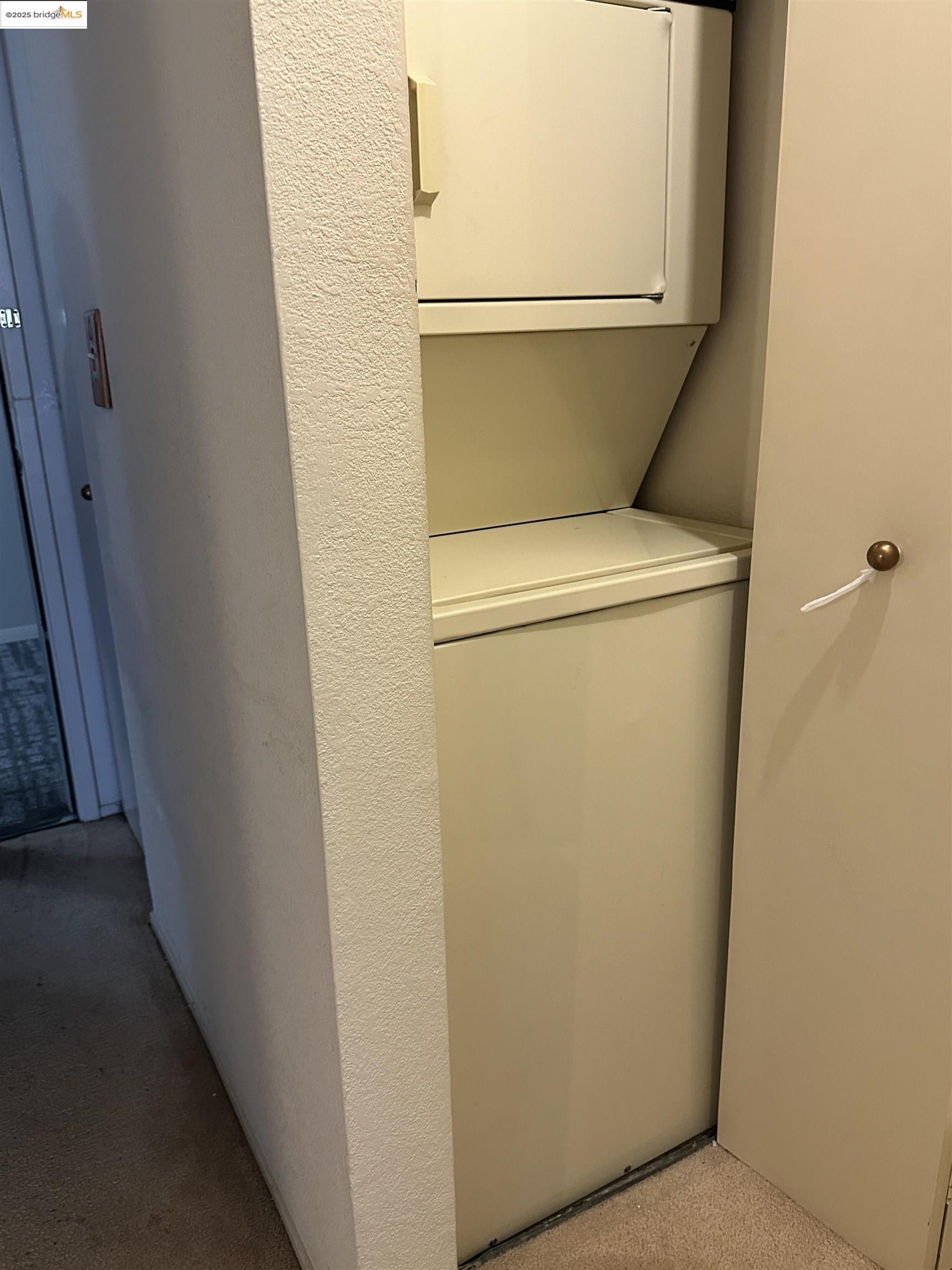 Detail Gallery Image 14 of 17 For 240 N Bayshore Blvd #303,  San Mateo,  CA 94401 - 1 Beds | 1 Baths