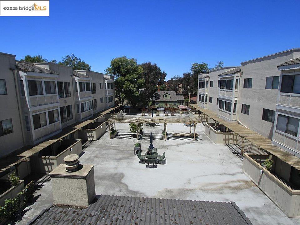 Detail Gallery Image 15 of 17 For 240 N Bayshore Blvd #303,  San Mateo,  CA 94401 - 1 Beds | 1 Baths