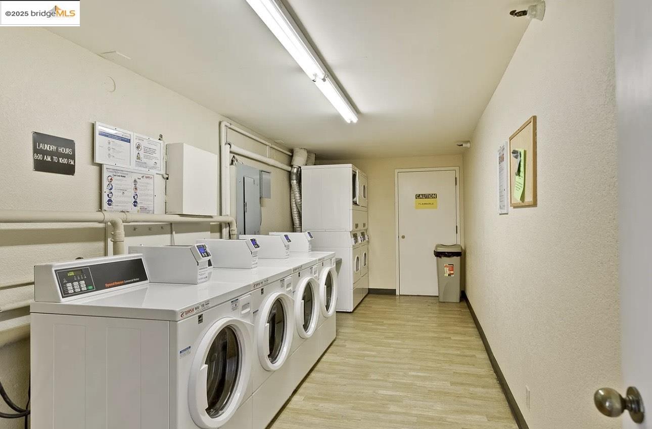 Detail Gallery Image 16 of 17 For 240 N Bayshore Blvd #303,  San Mateo,  CA 94401 - 1 Beds | 1 Baths