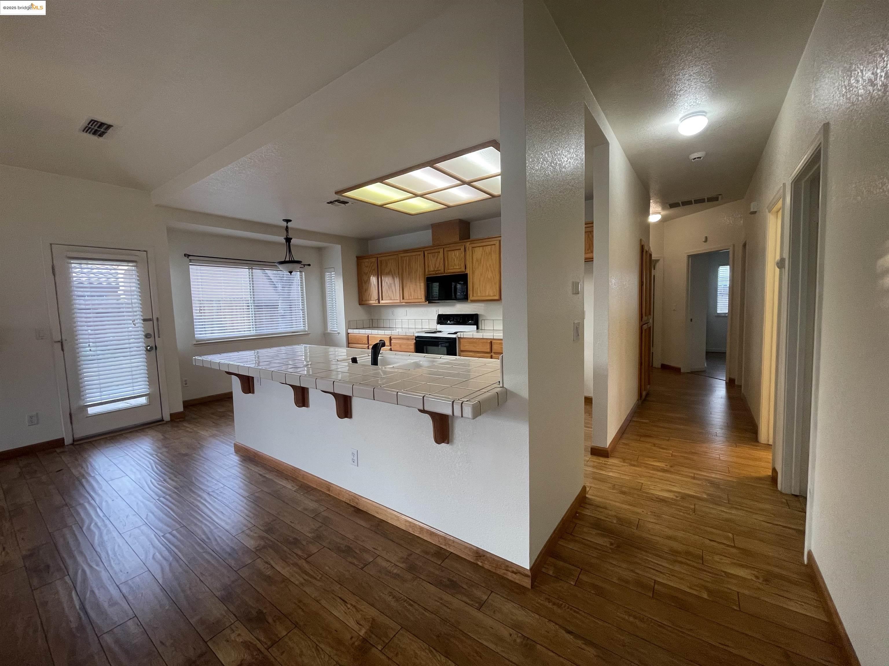 Detail Gallery Image 11 of 33 For 8636 Carlin Ave, Sacramento,  CA 95823 - 3 Beds | 2 Baths