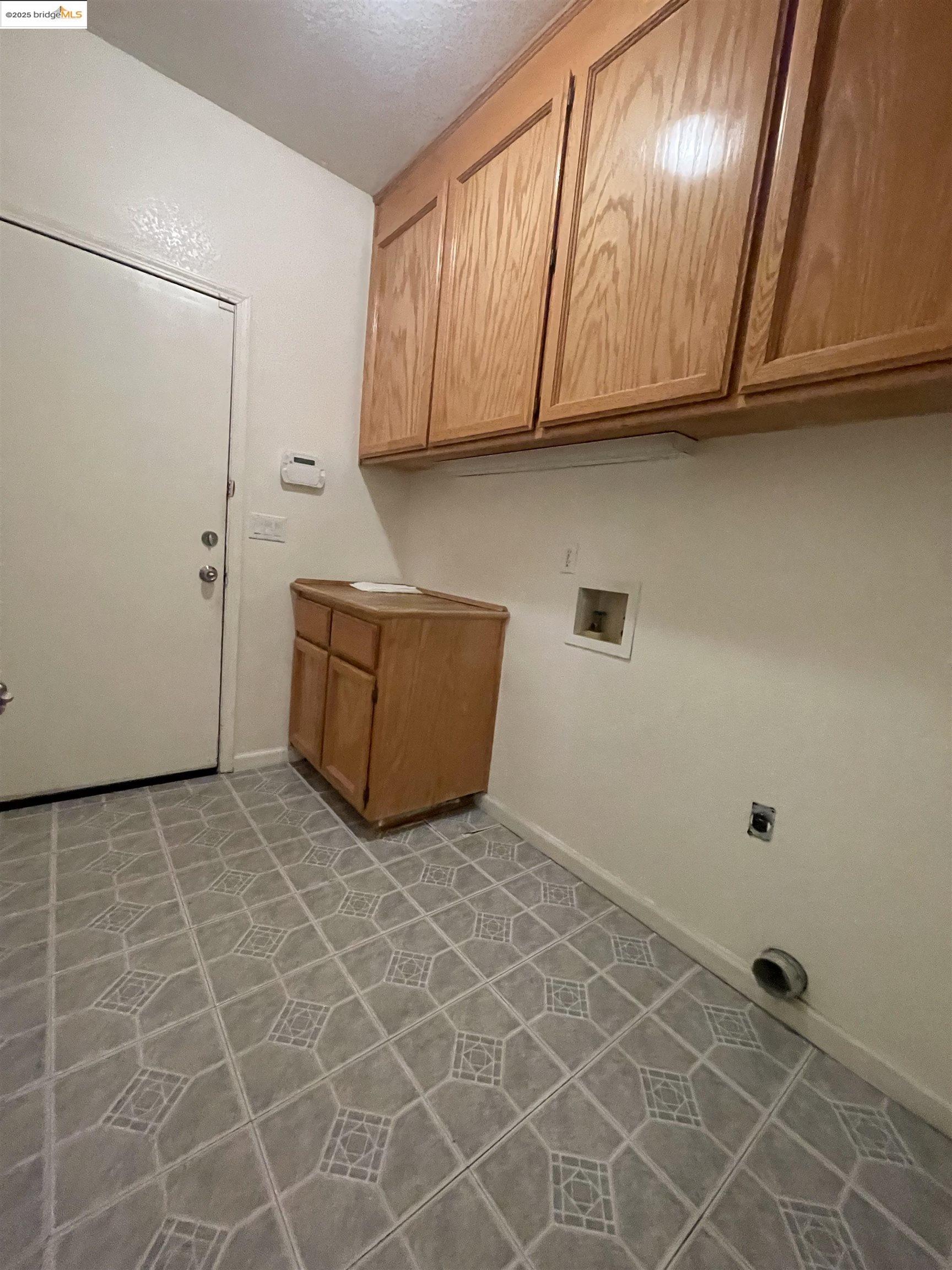 Detail Gallery Image 14 of 33 For 8636 Carlin Ave, Sacramento,  CA 95823 - 3 Beds | 2 Baths