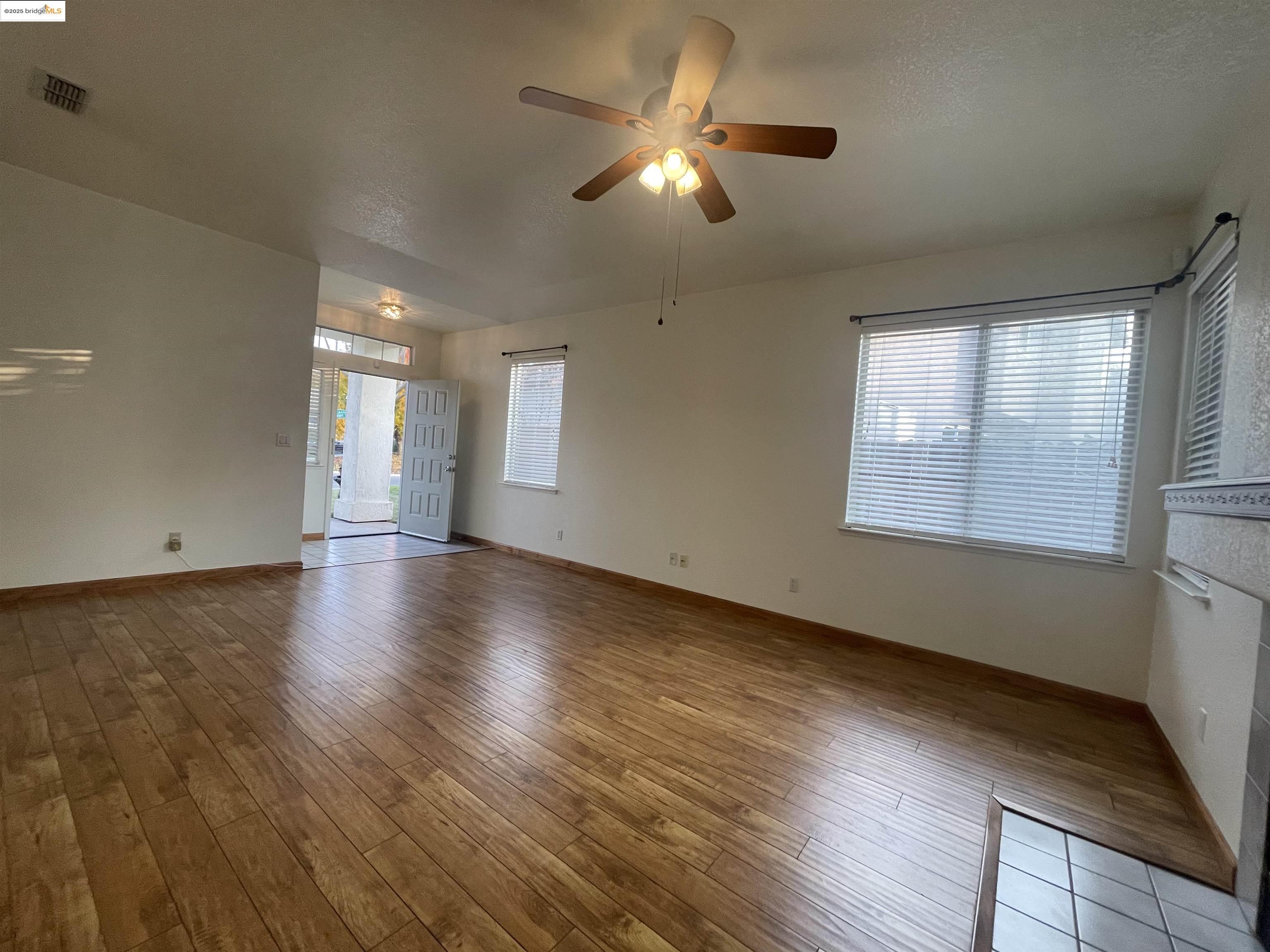 Detail Gallery Image 4 of 33 For 8636 Carlin Ave, Sacramento,  CA 95823 - 3 Beds | 2 Baths