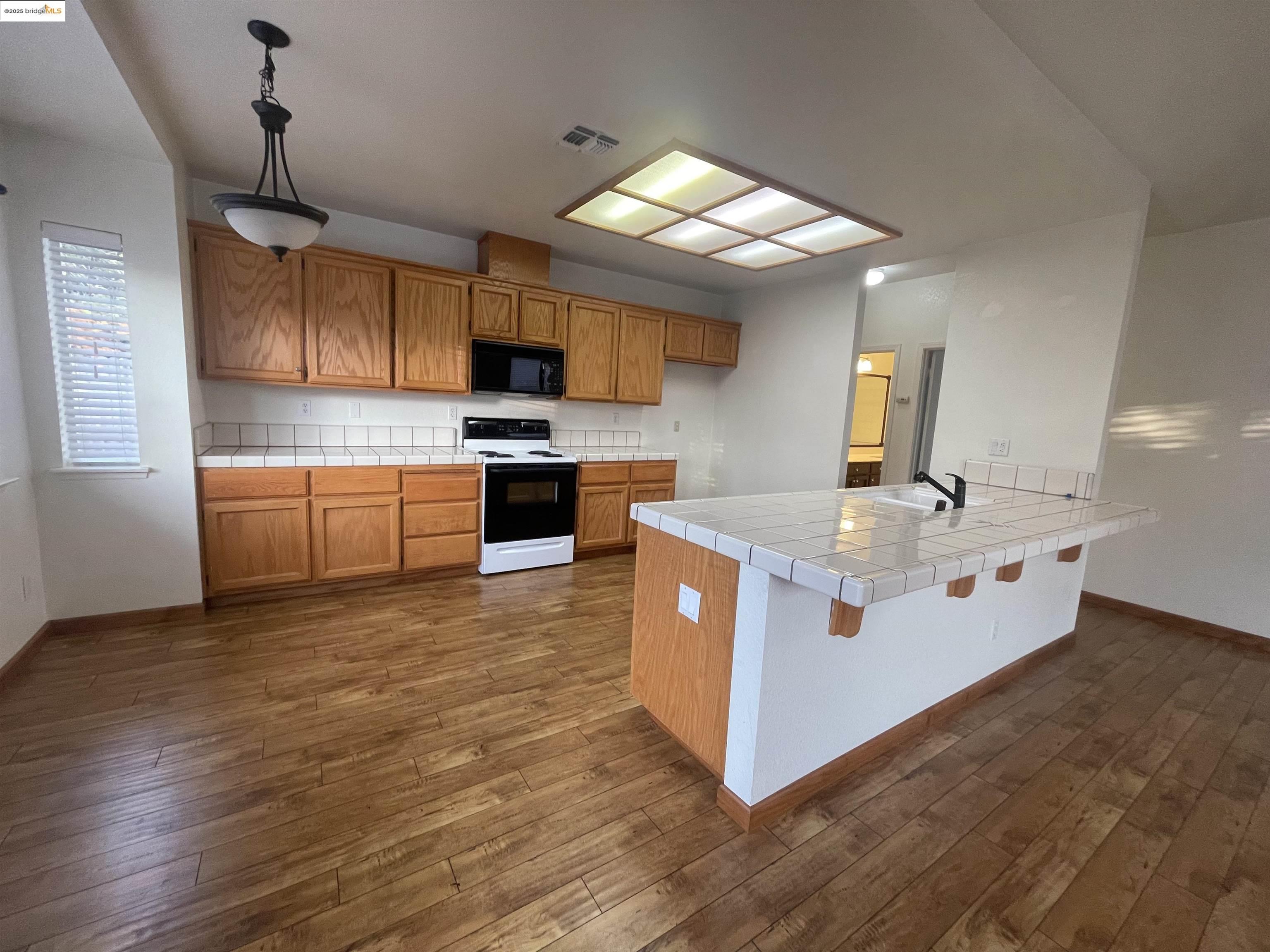 Detail Gallery Image 8 of 33 For 8636 Carlin Ave, Sacramento,  CA 95823 - 3 Beds | 2 Baths