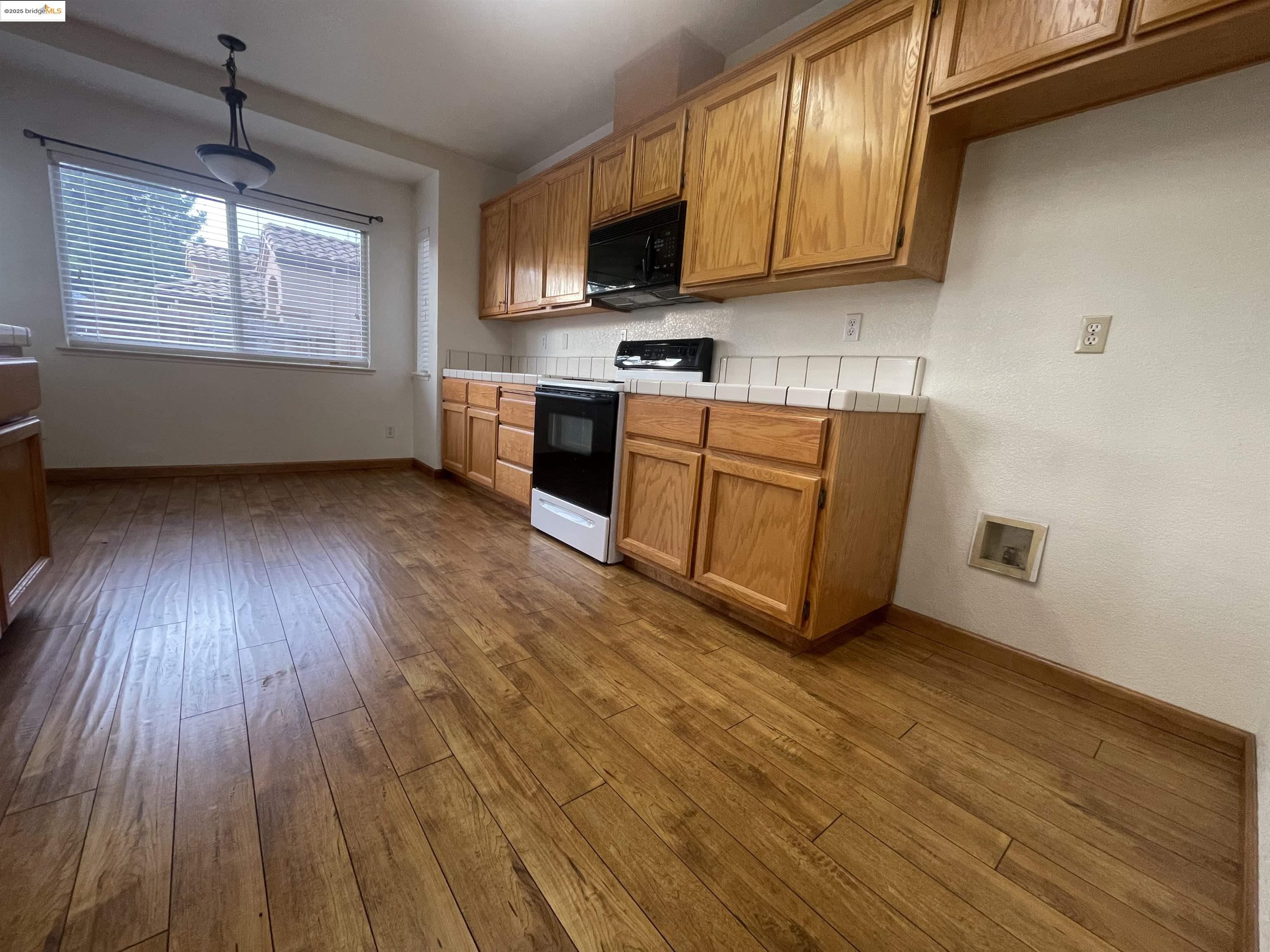 Detail Gallery Image 9 of 33 For 8636 Carlin Ave, Sacramento,  CA 95823 - 3 Beds | 2 Baths