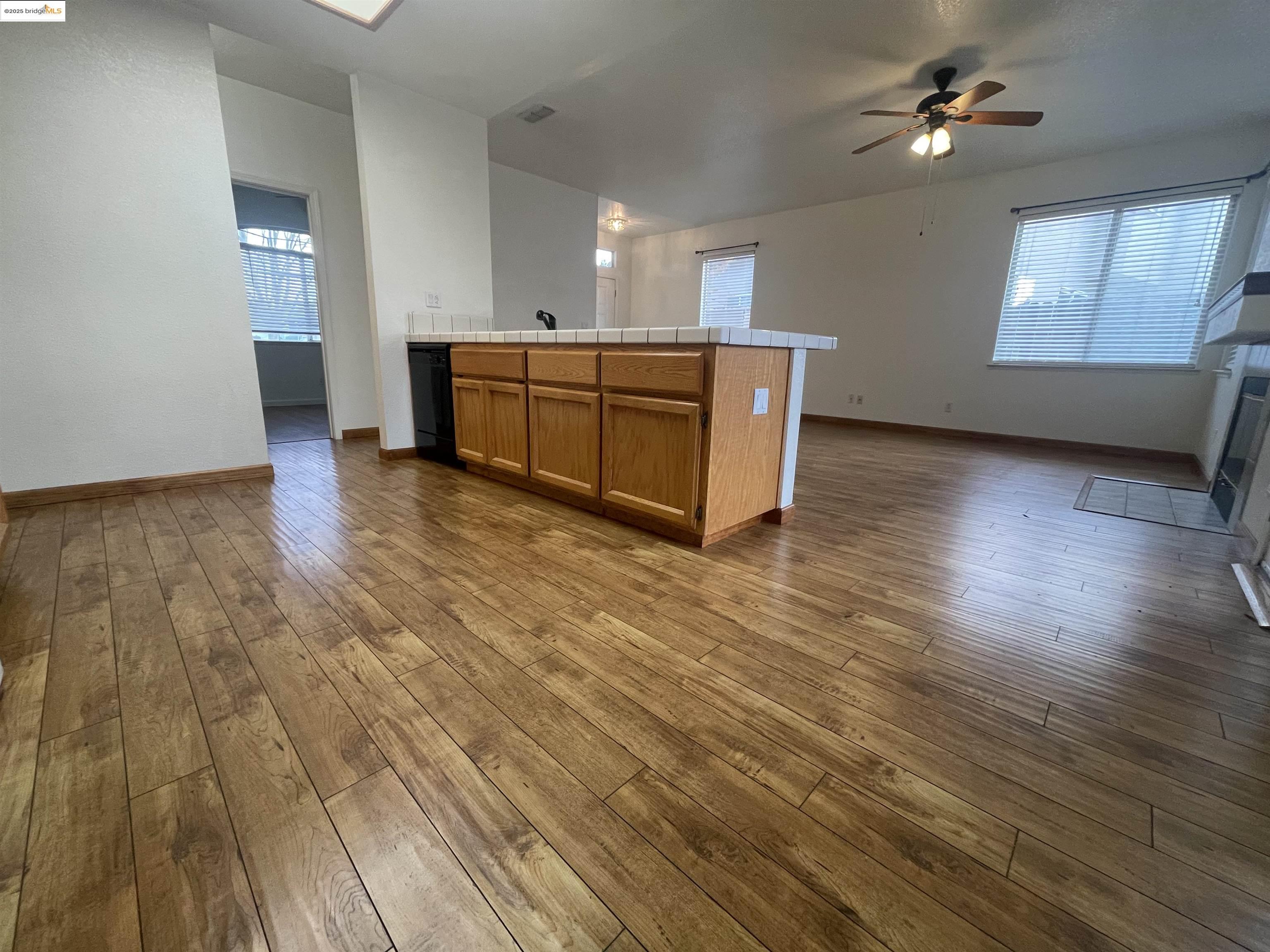 Detail Gallery Image 10 of 33 For 8636 Carlin Ave, Sacramento,  CA 95823 - 3 Beds | 2 Baths