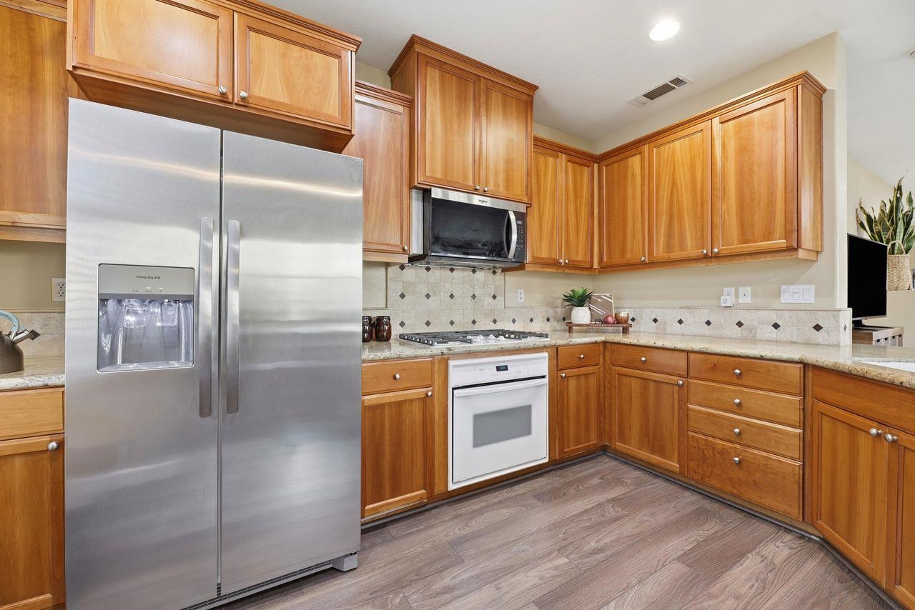 Detail Gallery Image 13 of 51 For 2054 Clark St, Hercules,  CA 94547 - 3 Beds | 2/1 Baths