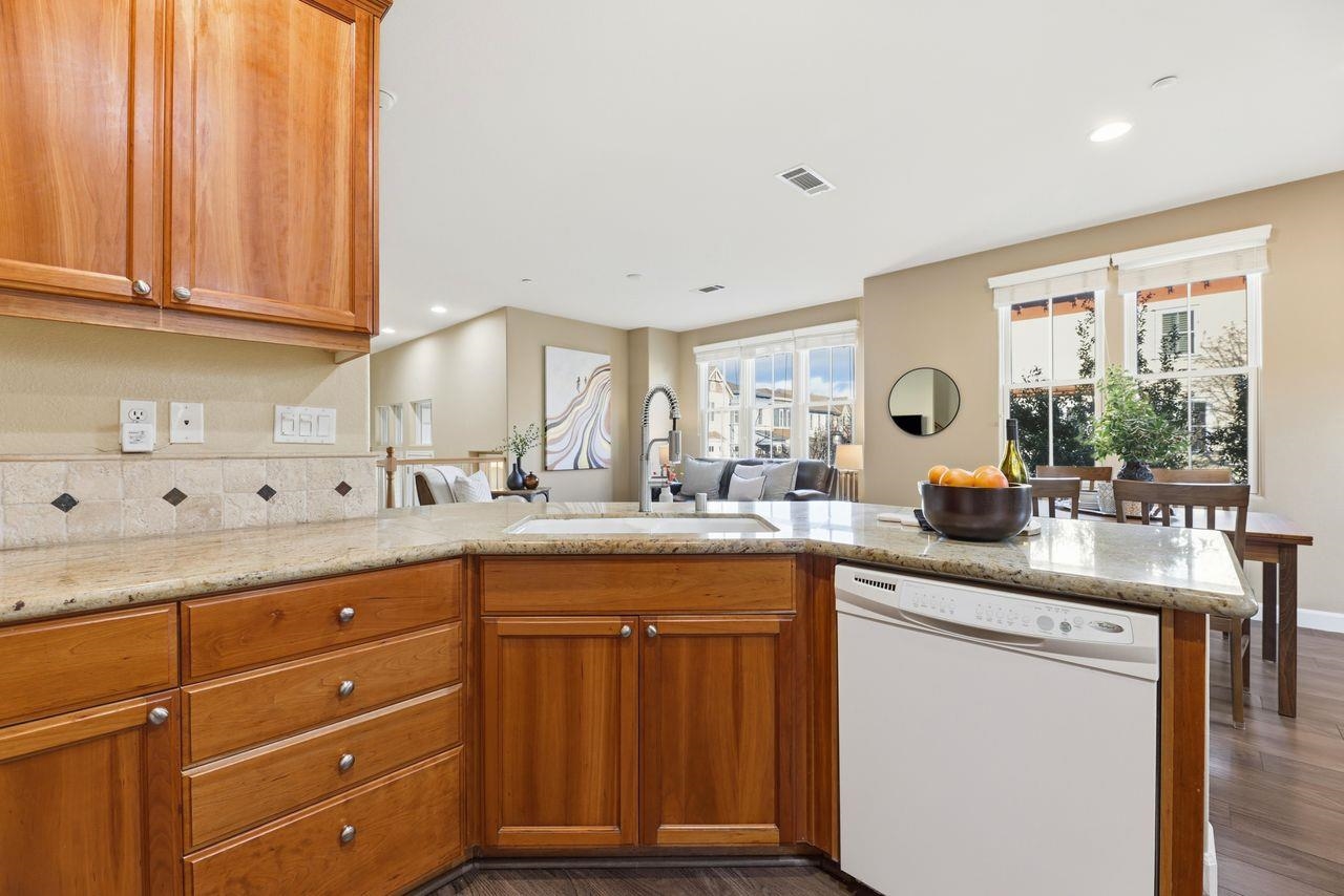 Detail Gallery Image 14 of 51 For 2054 Clark St, Hercules,  CA 94547 - 3 Beds | 2/1 Baths