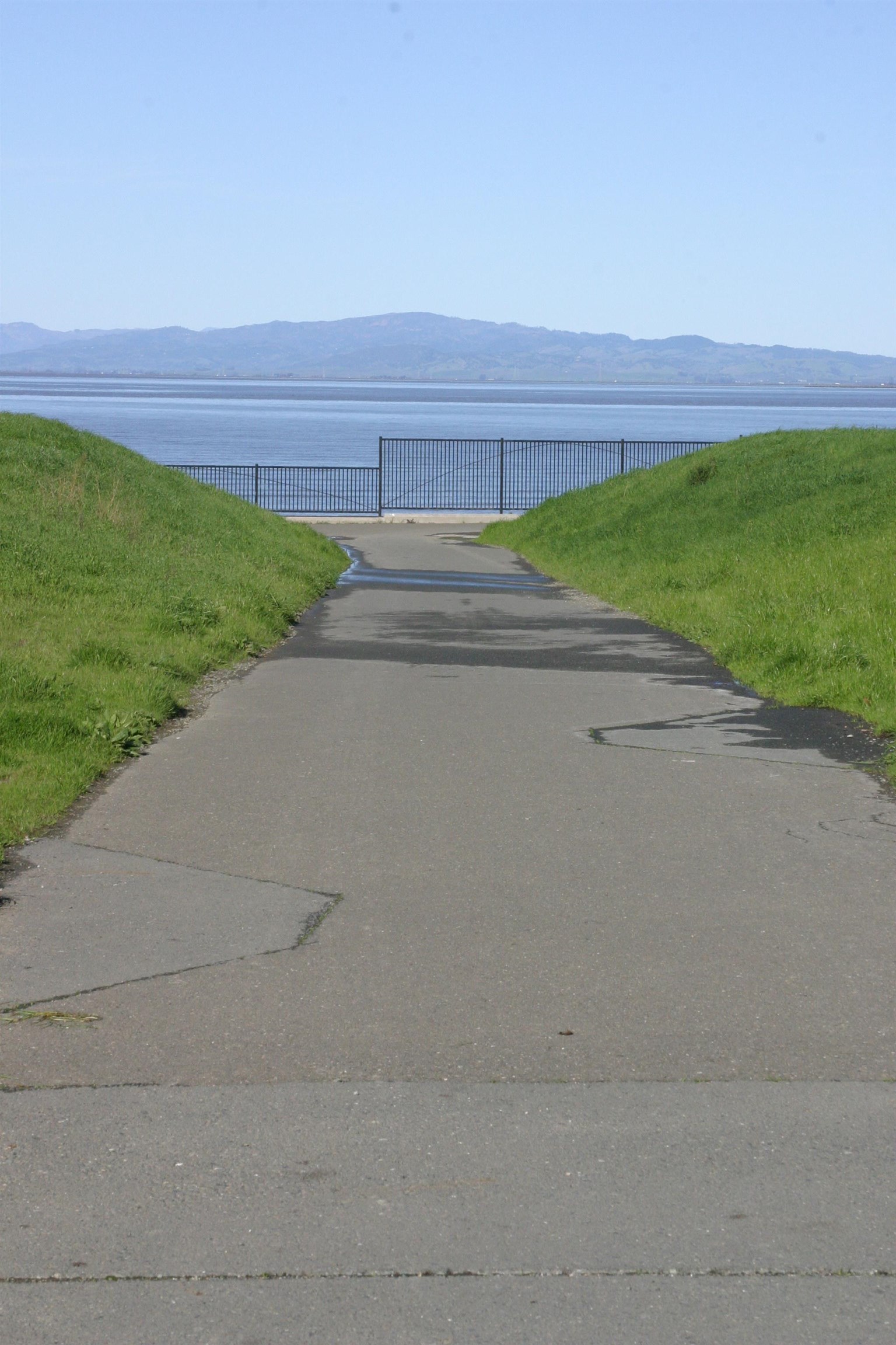 Detail Gallery Image 46 of 51 For 2054 Clark St, Hercules,  CA 94547 - 3 Beds | 2/1 Baths