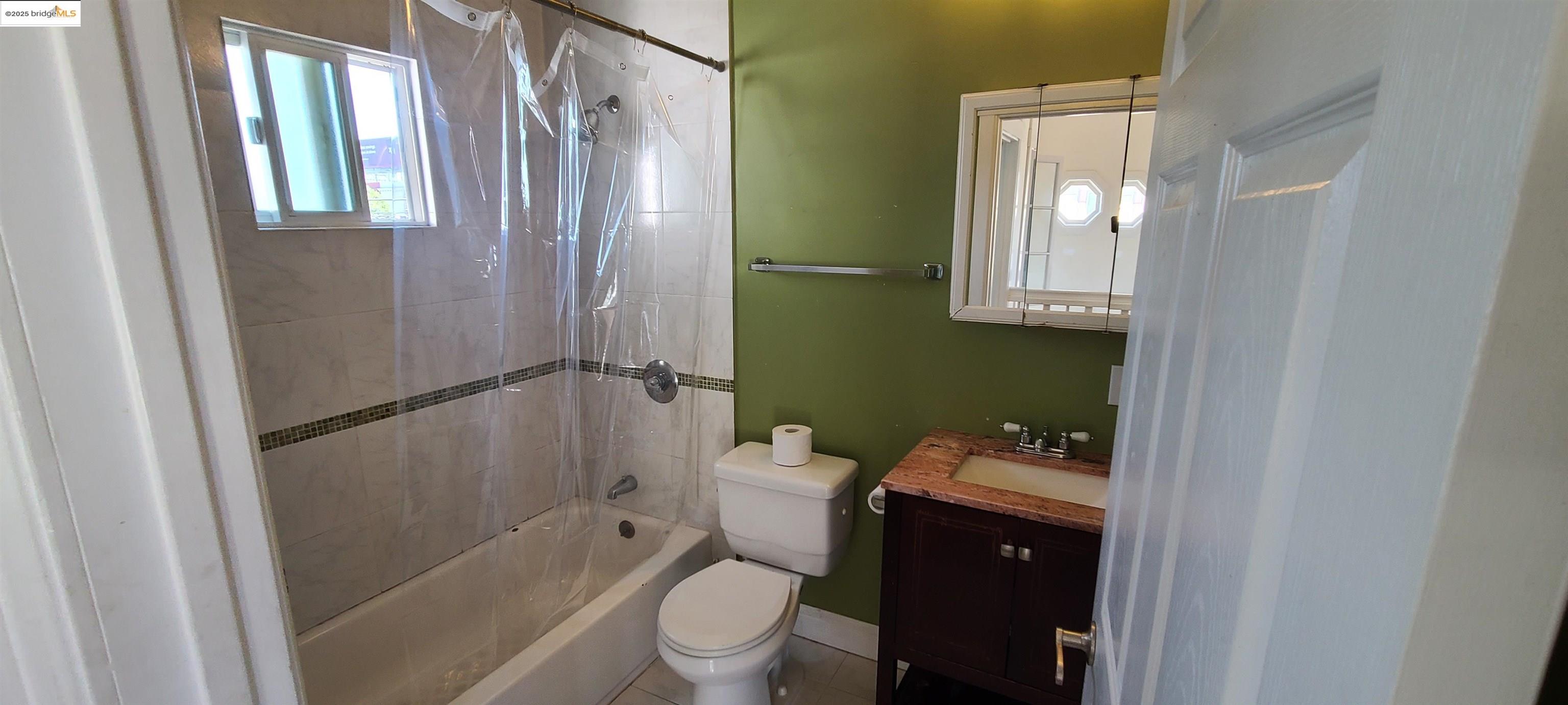 Detail Gallery Image 15 of 55 For 2825 Market St, Oakland,  CA 94608 - – Beds | – Baths