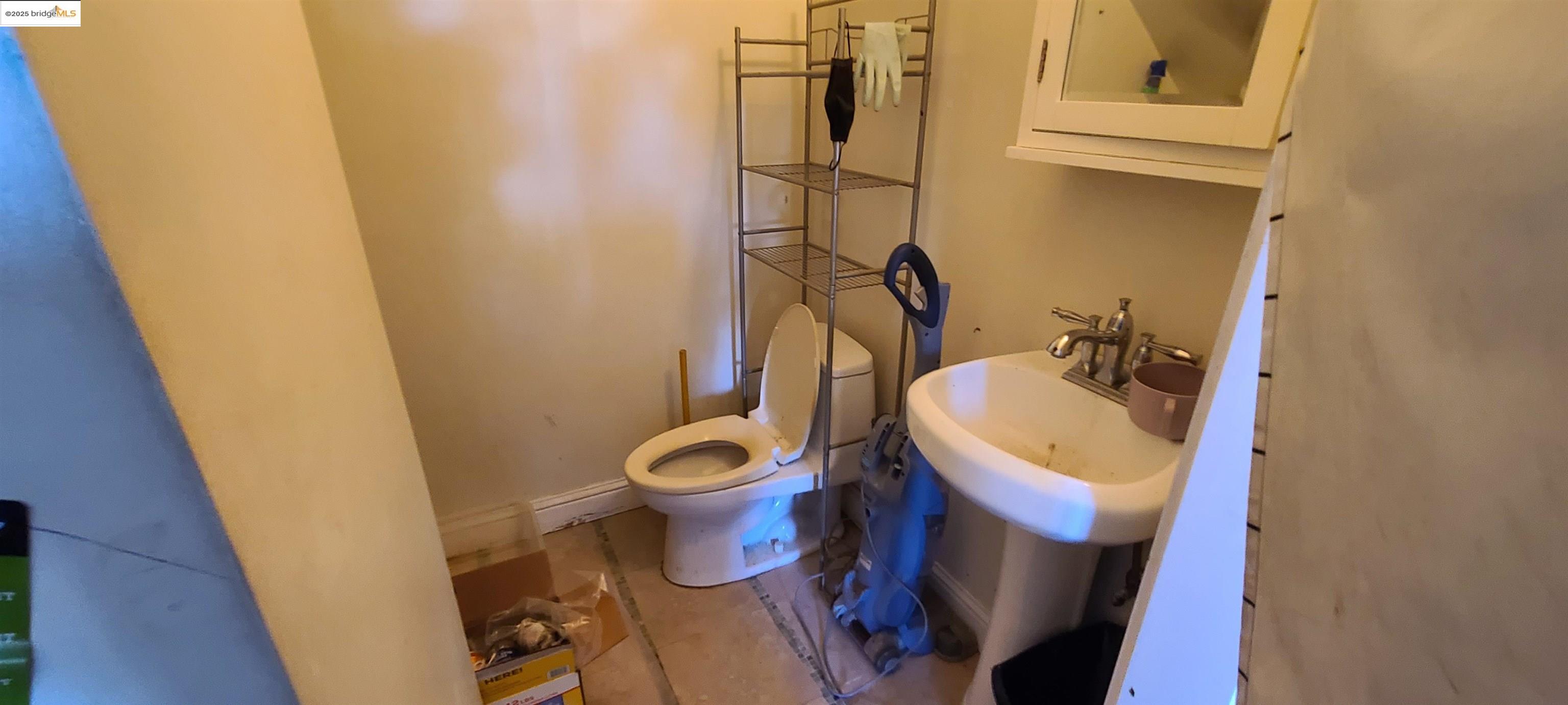 Detail Gallery Image 31 of 55 For 2825 Market St, Oakland,  CA 94608 - – Beds | – Baths