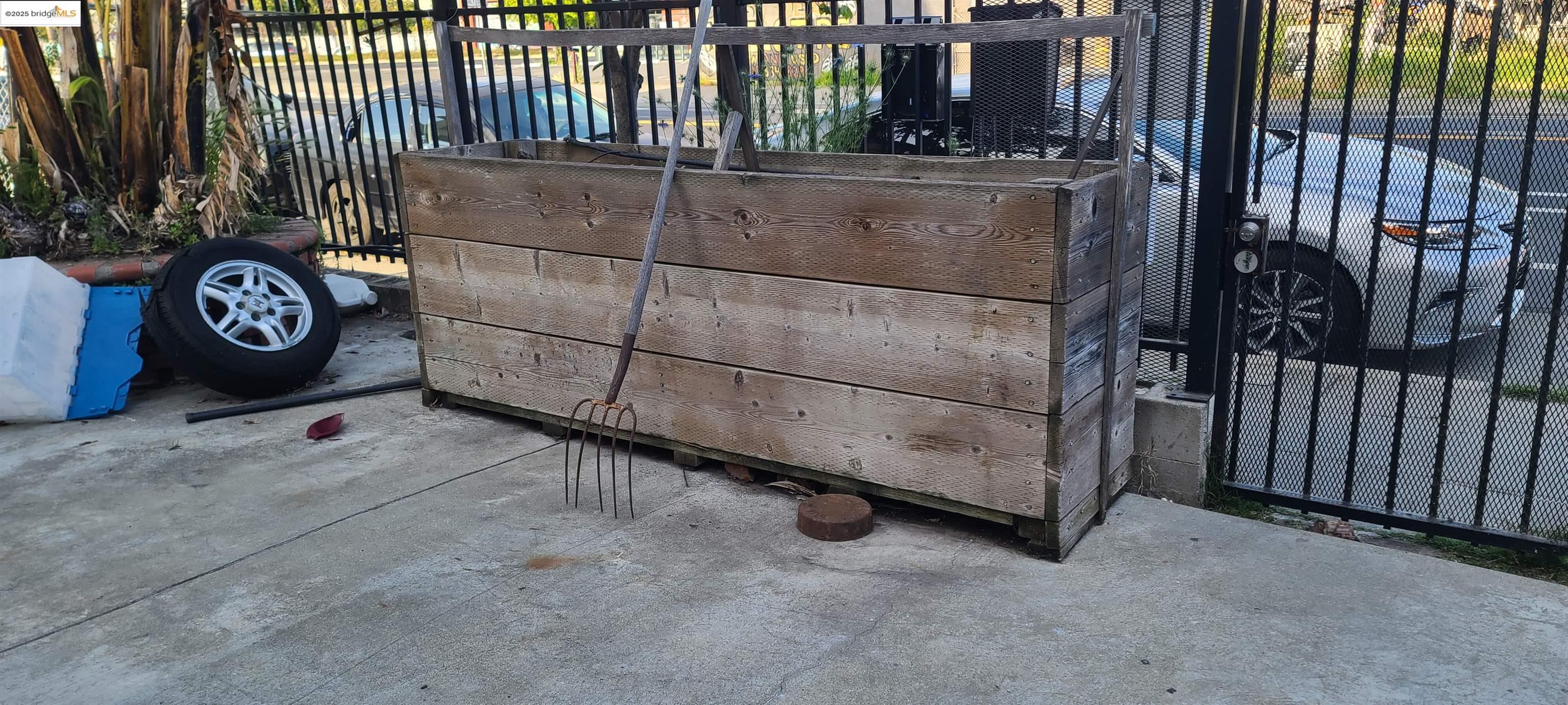 Detail Gallery Image 51 of 55 For 2825 Market St, Oakland,  CA 94608 - – Beds | – Baths