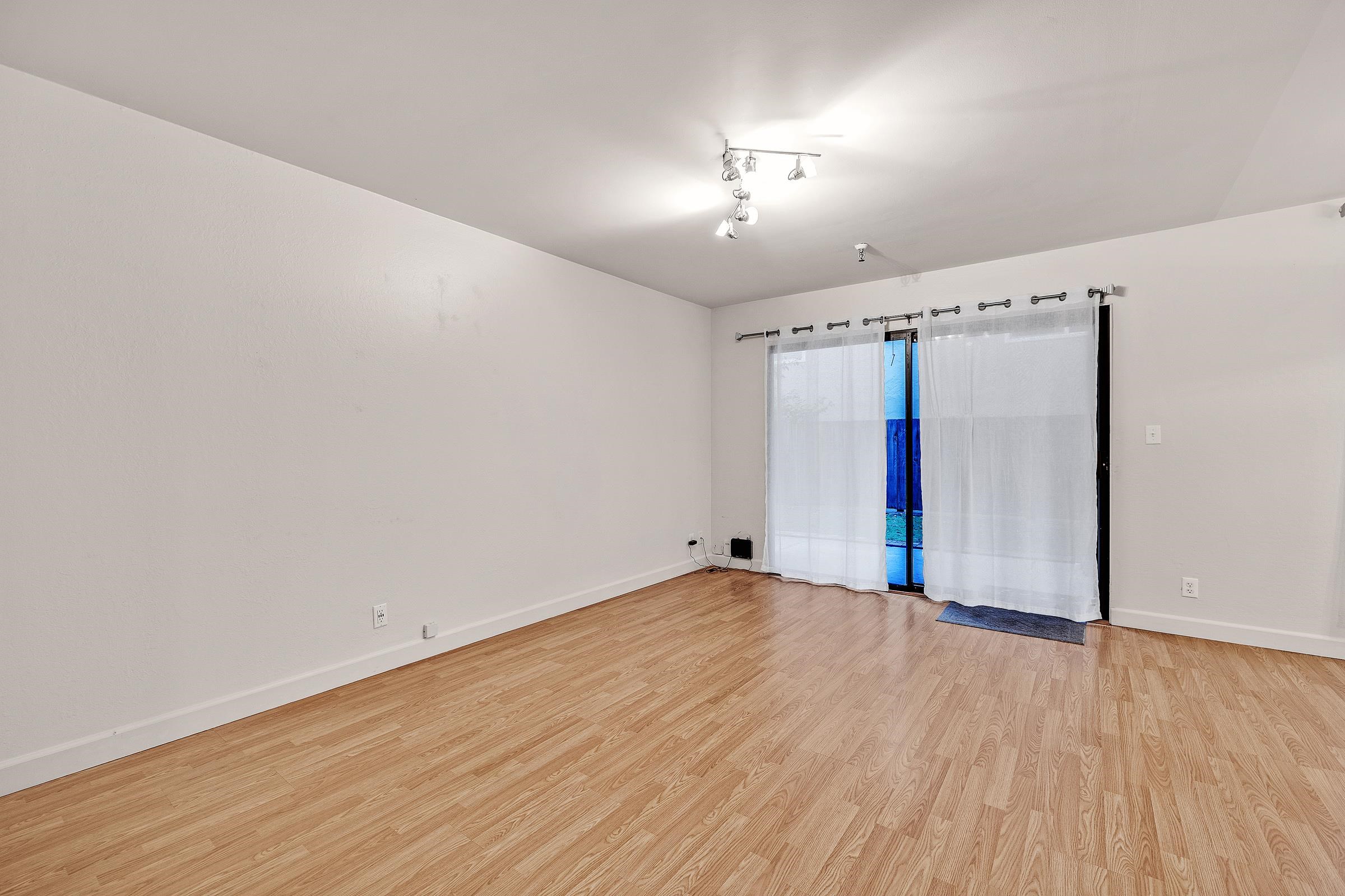 Photo #5: 41119518 Listing: Photo #5