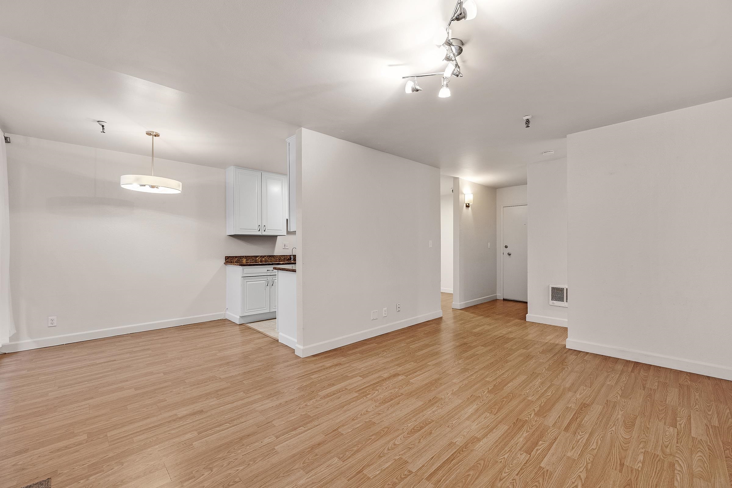 Photo #7: 41119518 Listing: Photo #7