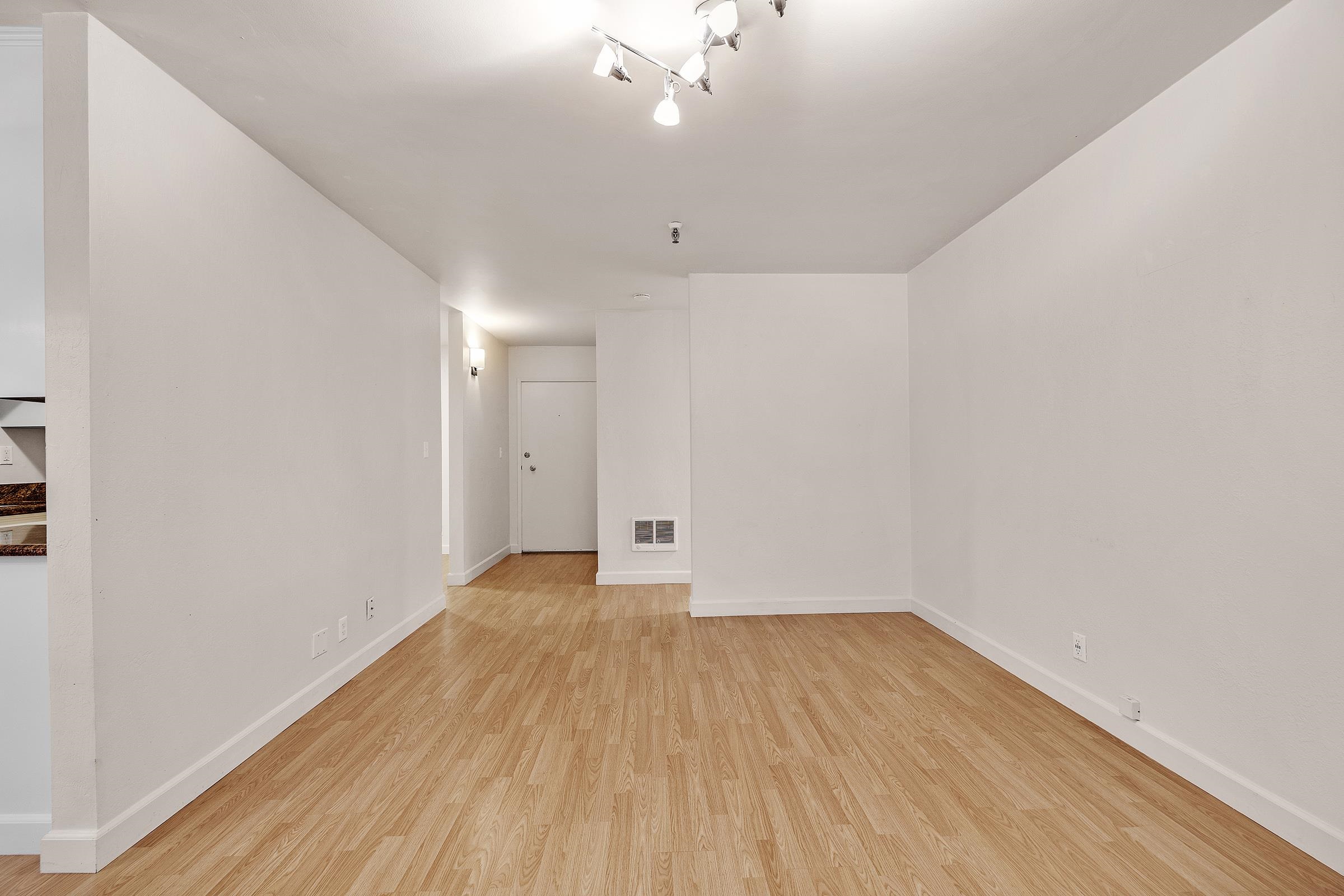 Photo #8: 41119518 Listing: Photo #8