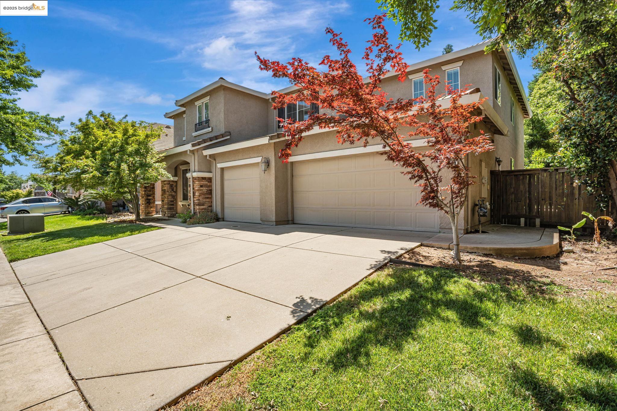 Detail Gallery Image 2 of 52 For 1319 Teal Hollow Dr, Yuba City,  CA 95993 - 5 Beds | 3 Baths