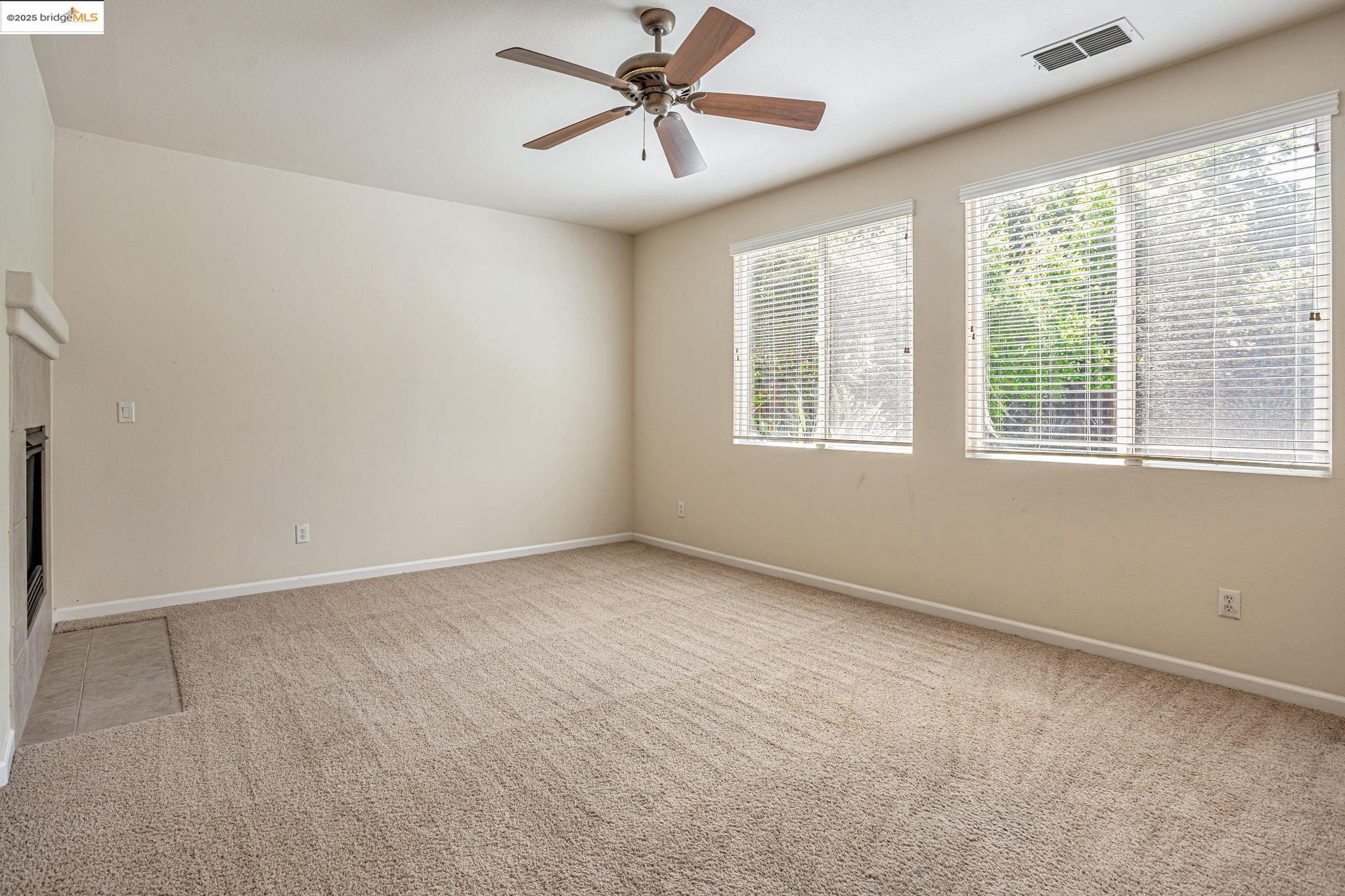 Detail Gallery Image 11 of 52 For 1319 Teal Hollow Dr, Yuba City,  CA 95993 - 5 Beds | 3 Baths