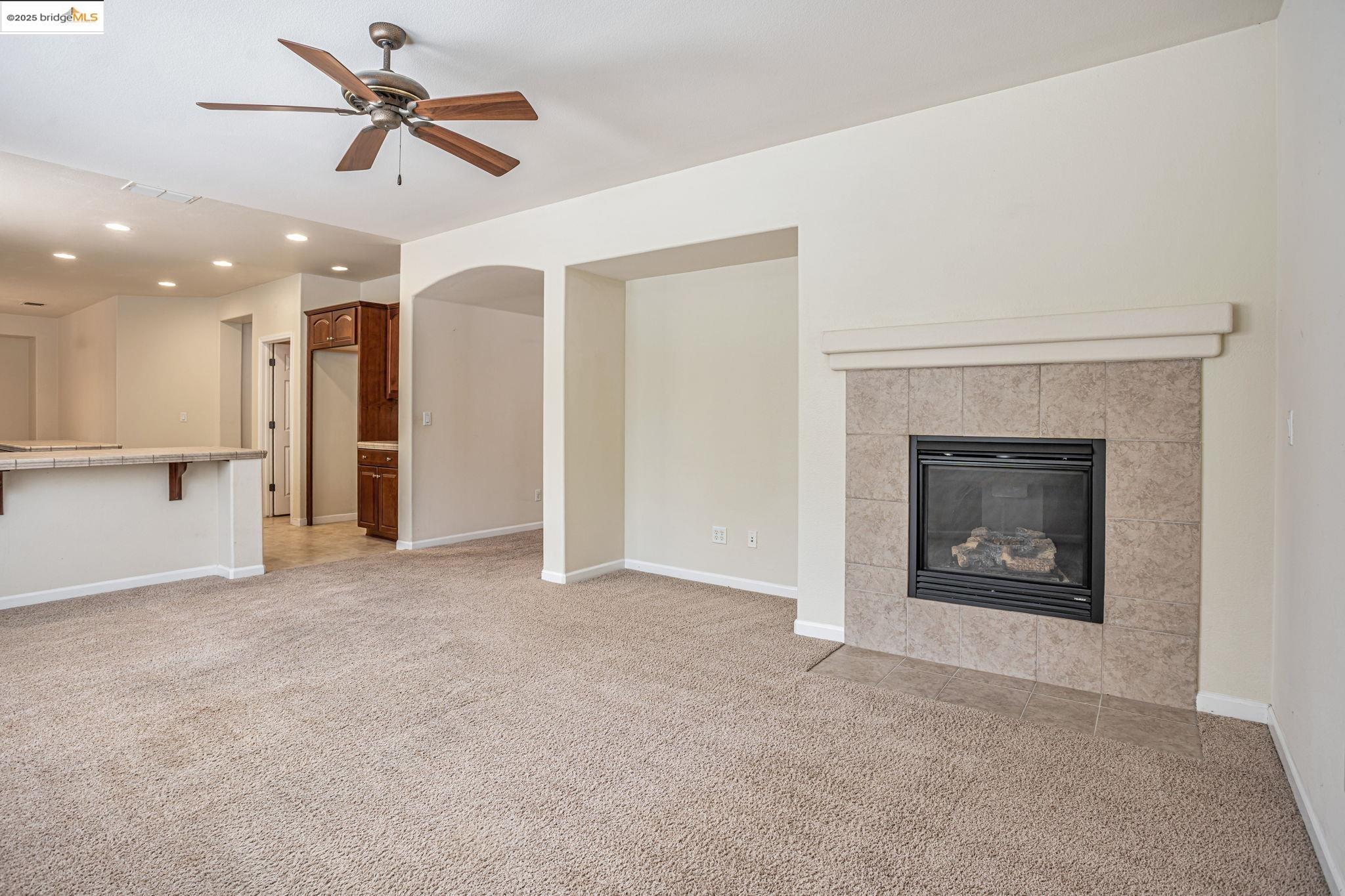 Detail Gallery Image 12 of 52 For 1319 Teal Hollow Dr, Yuba City,  CA 95993 - 5 Beds | 3 Baths