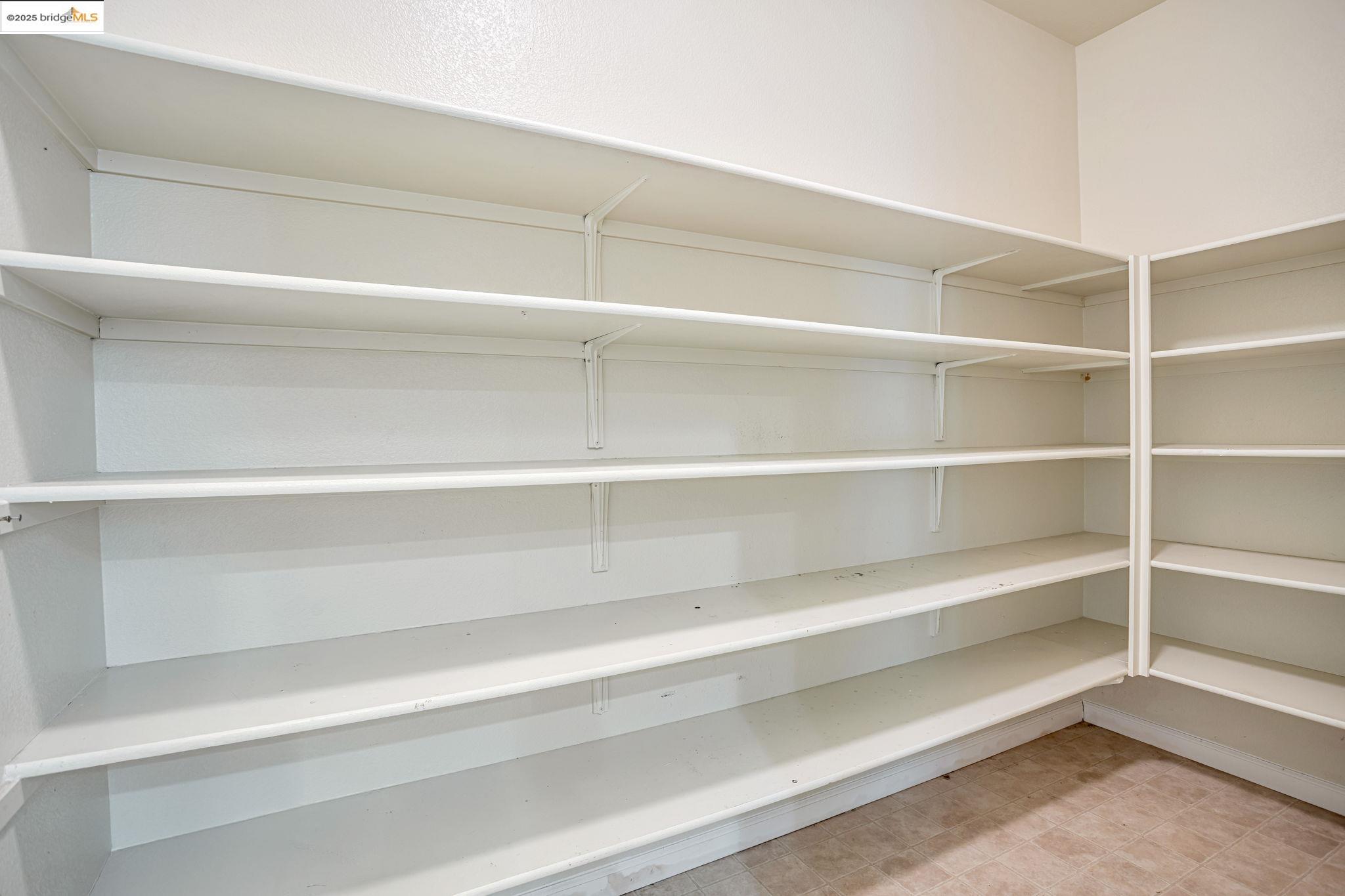 Detail Gallery Image 19 of 52 For 1319 Teal Hollow Dr, Yuba City,  CA 95993 - 5 Beds | 3 Baths